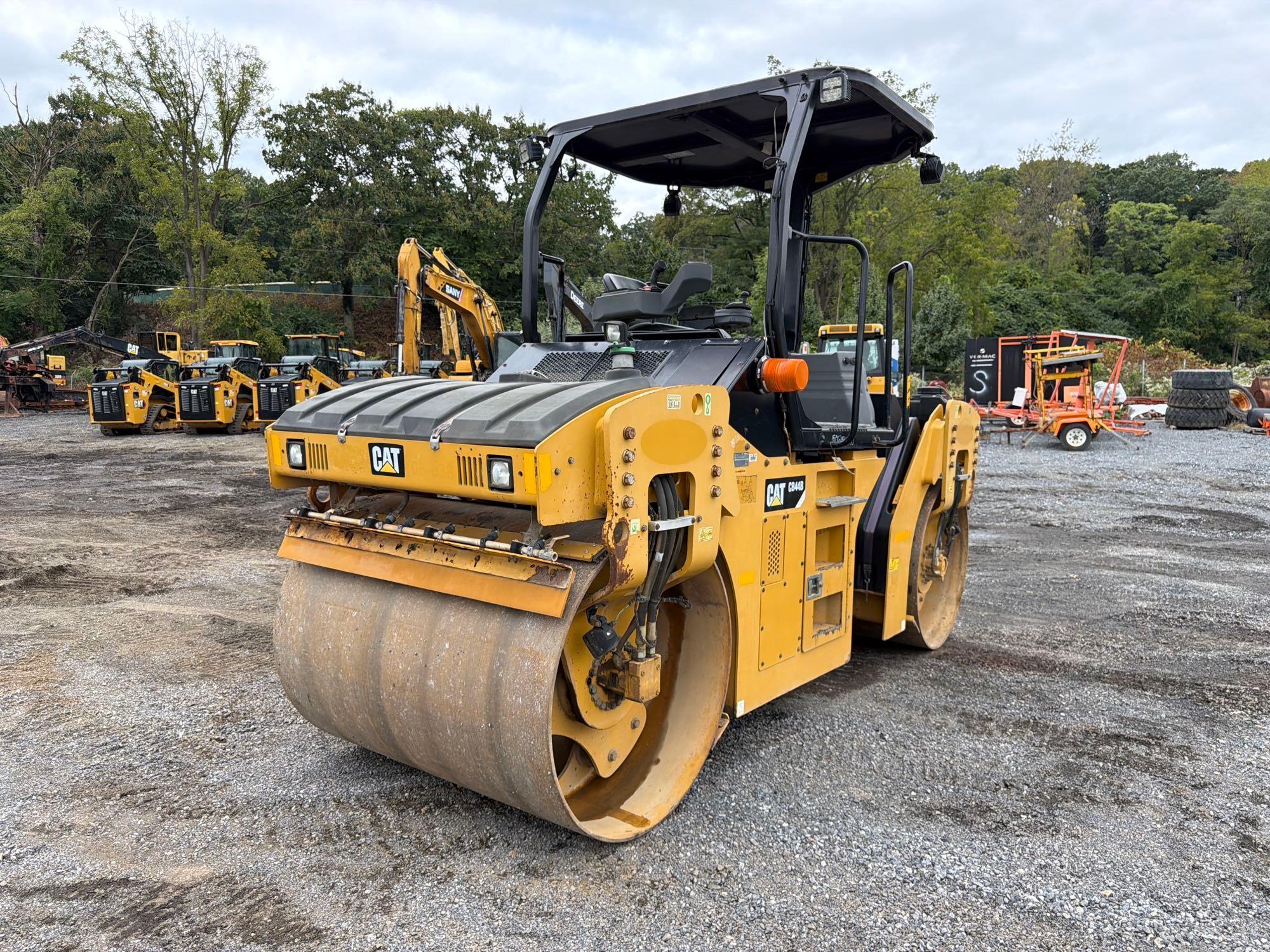 Caterpillar CB44B