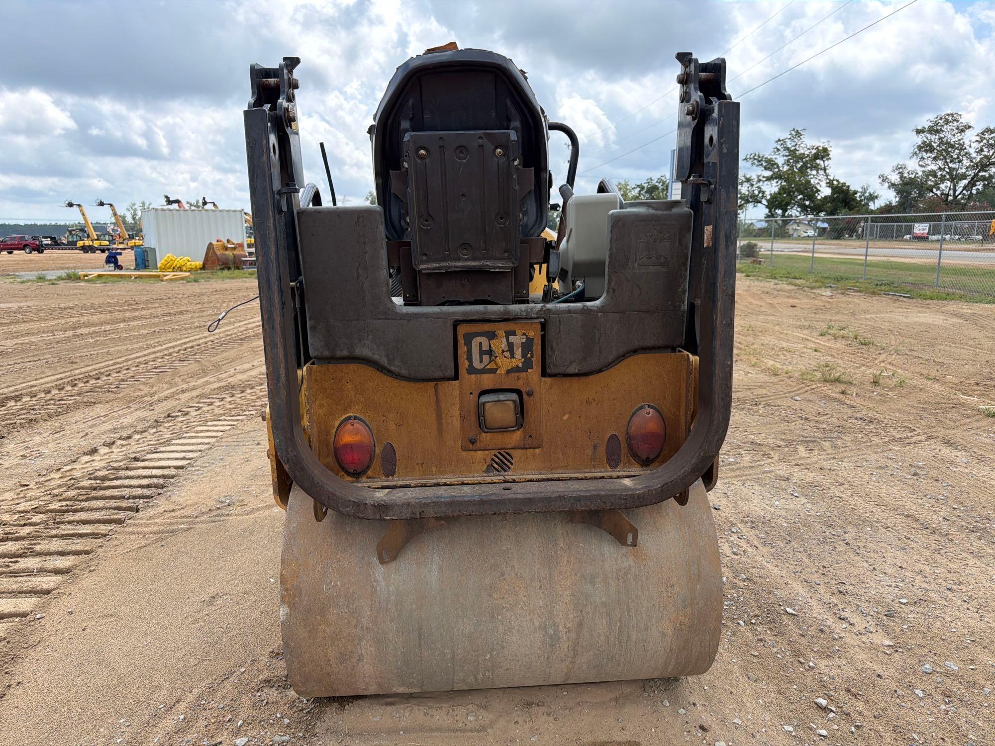 2016 Caterpillar CB24B