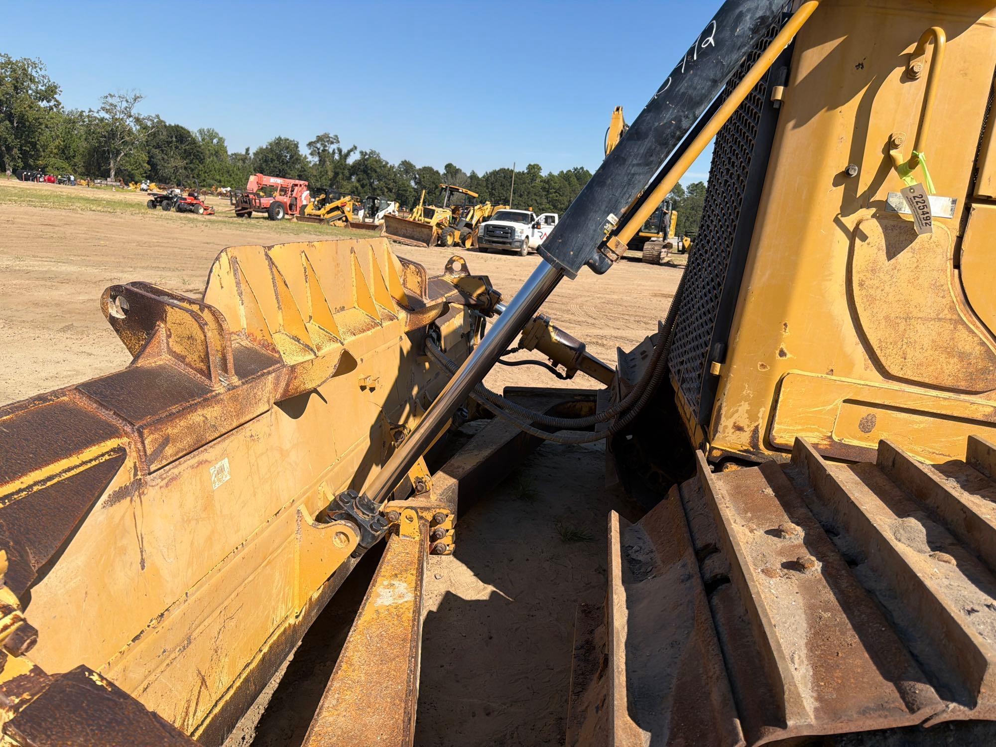 Caterpillar D6T