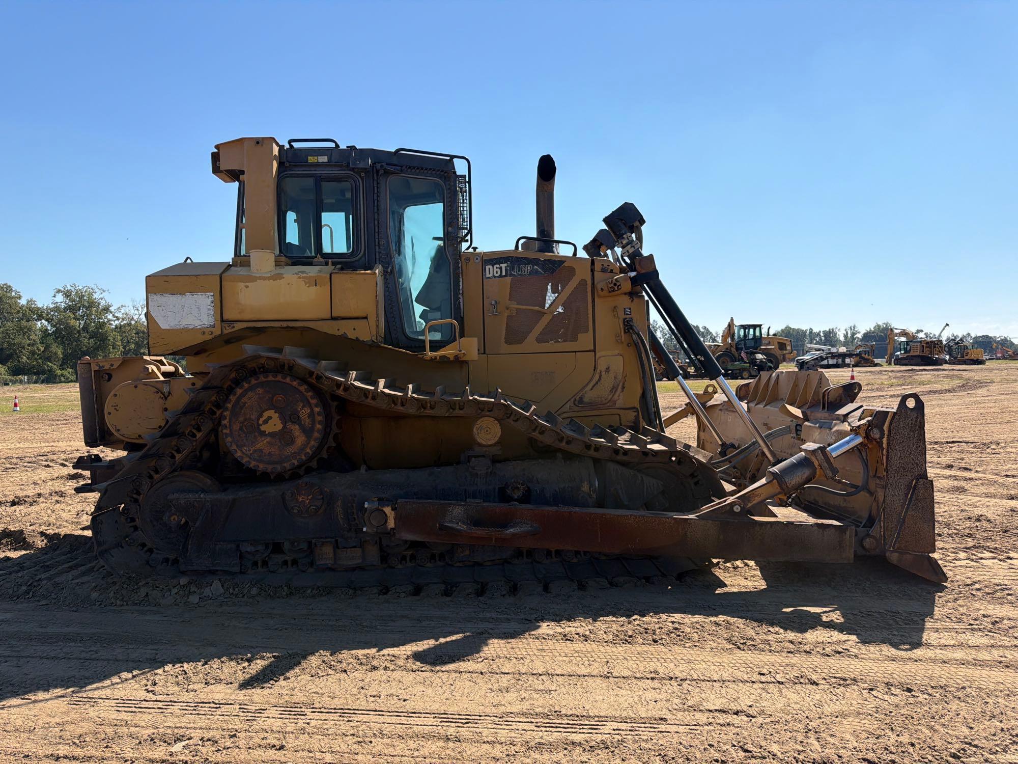 Caterpillar D6T