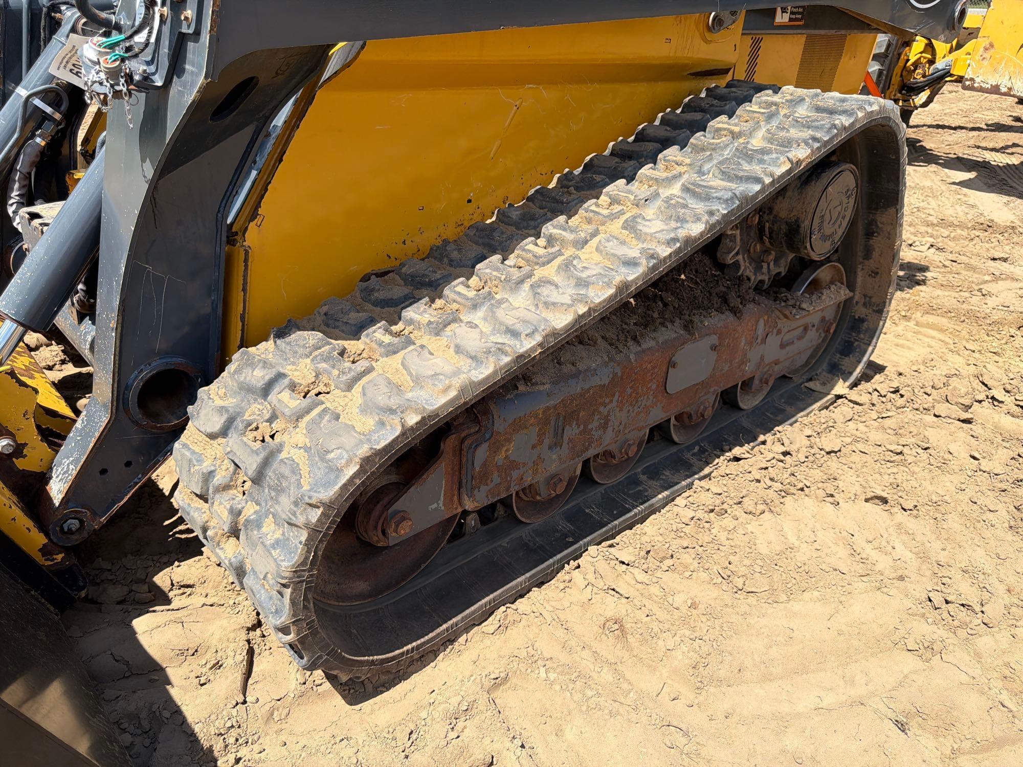 John Deere 325G