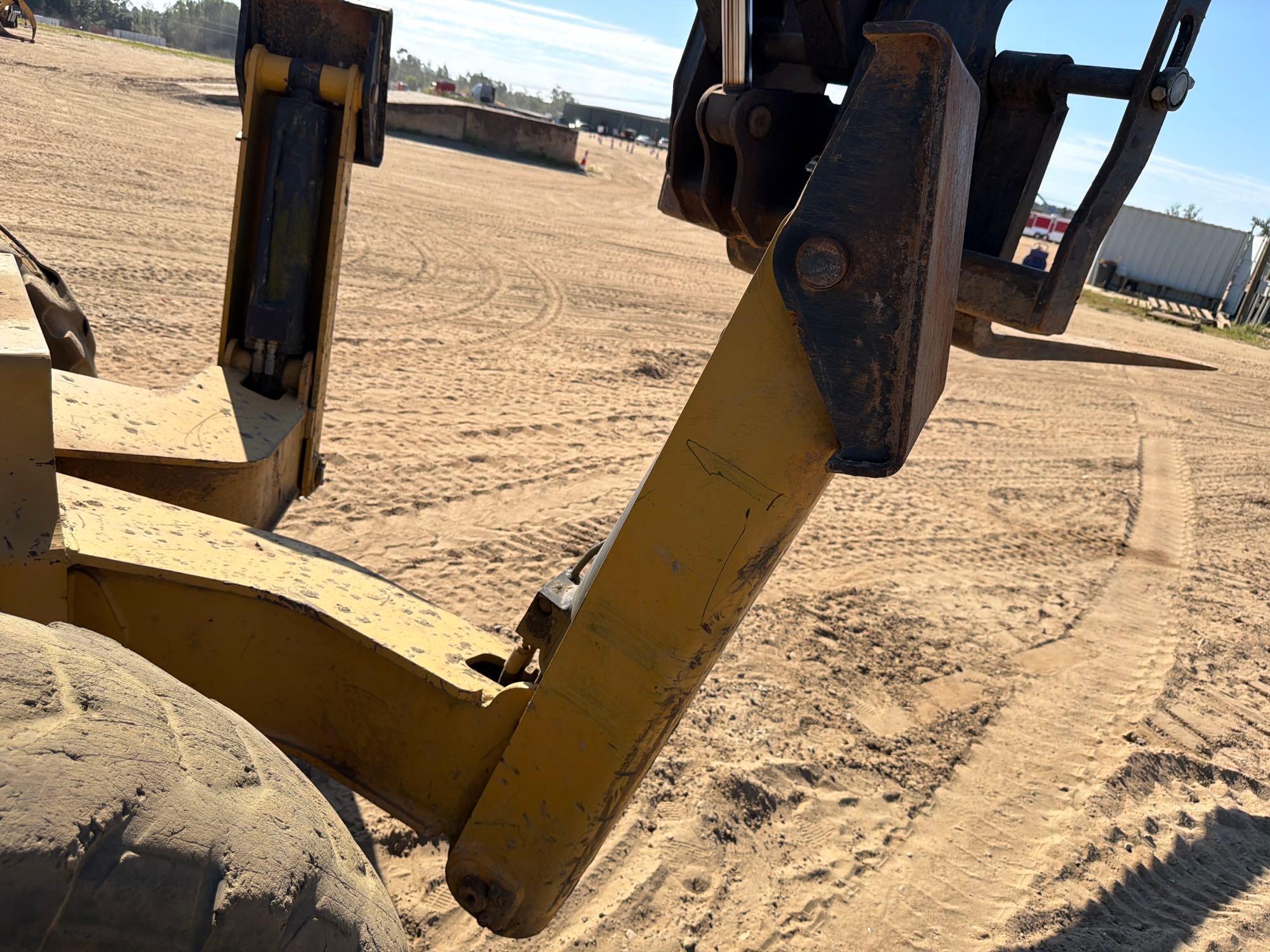 Caterpillar TL943C