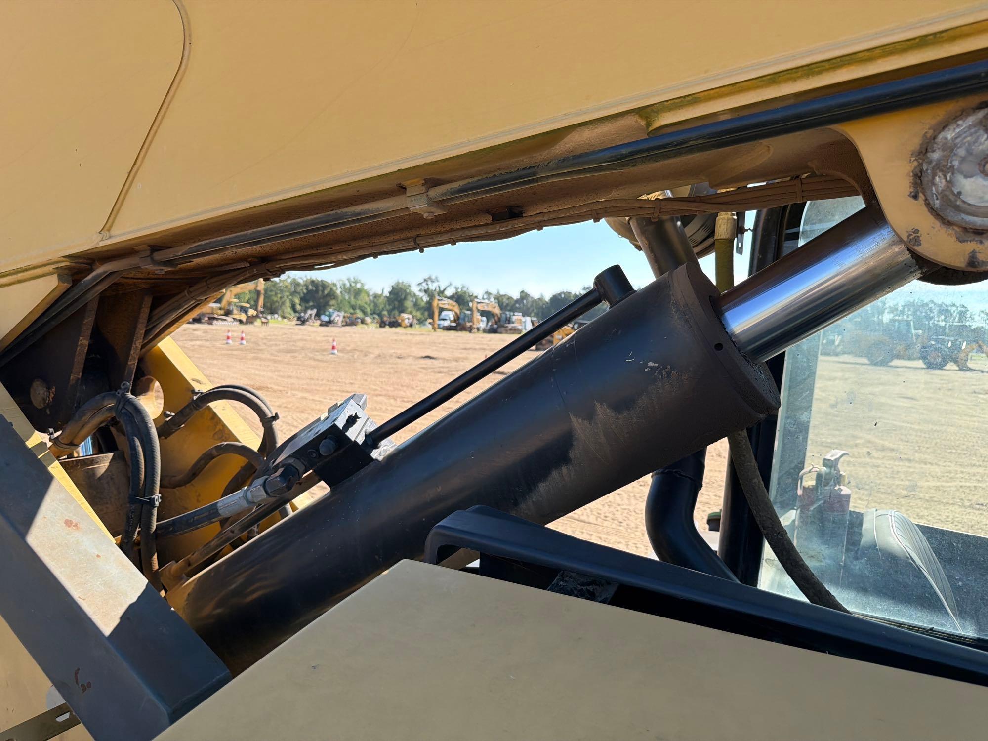 Caterpillar TL943C