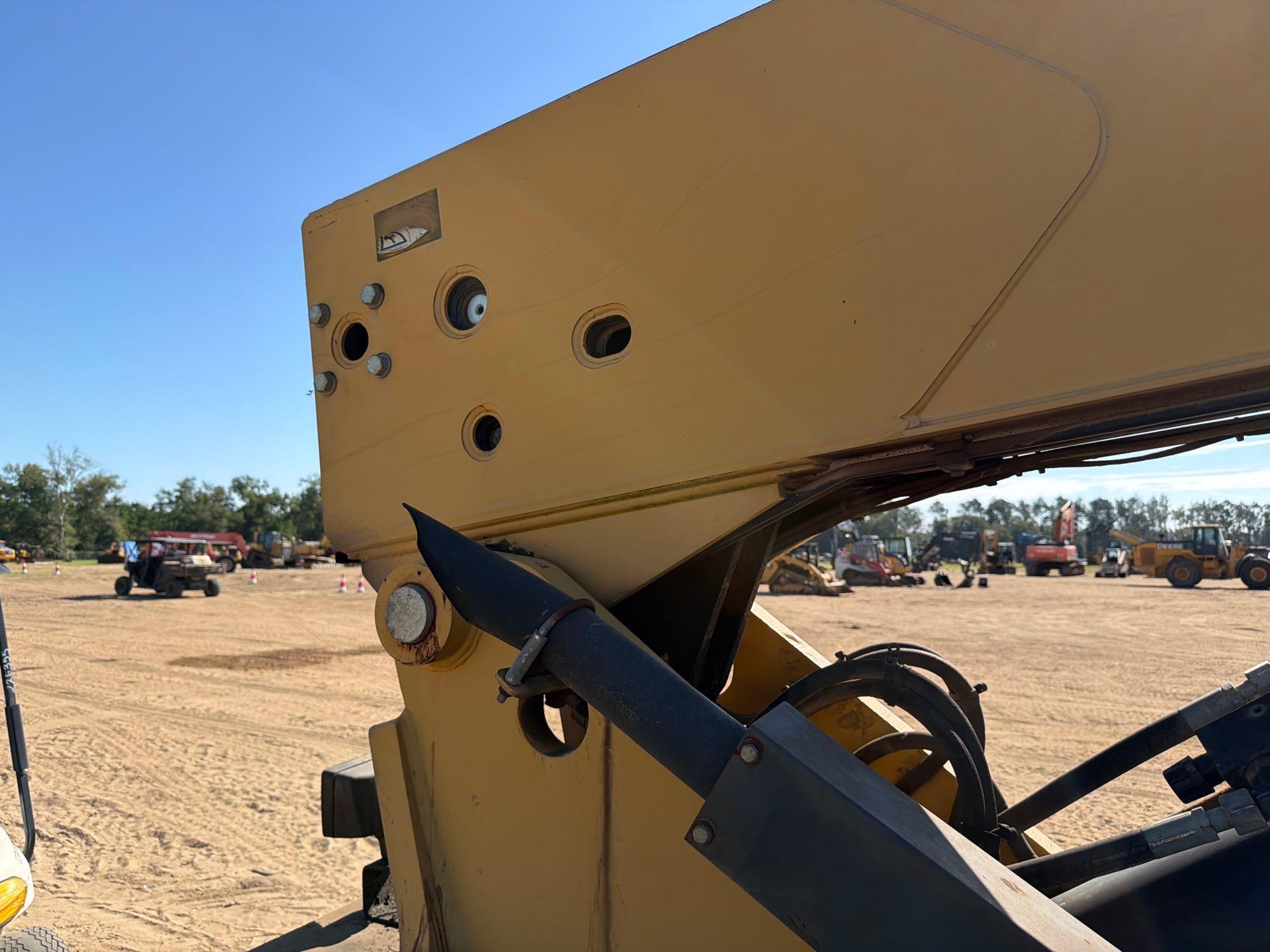 Caterpillar TL943C