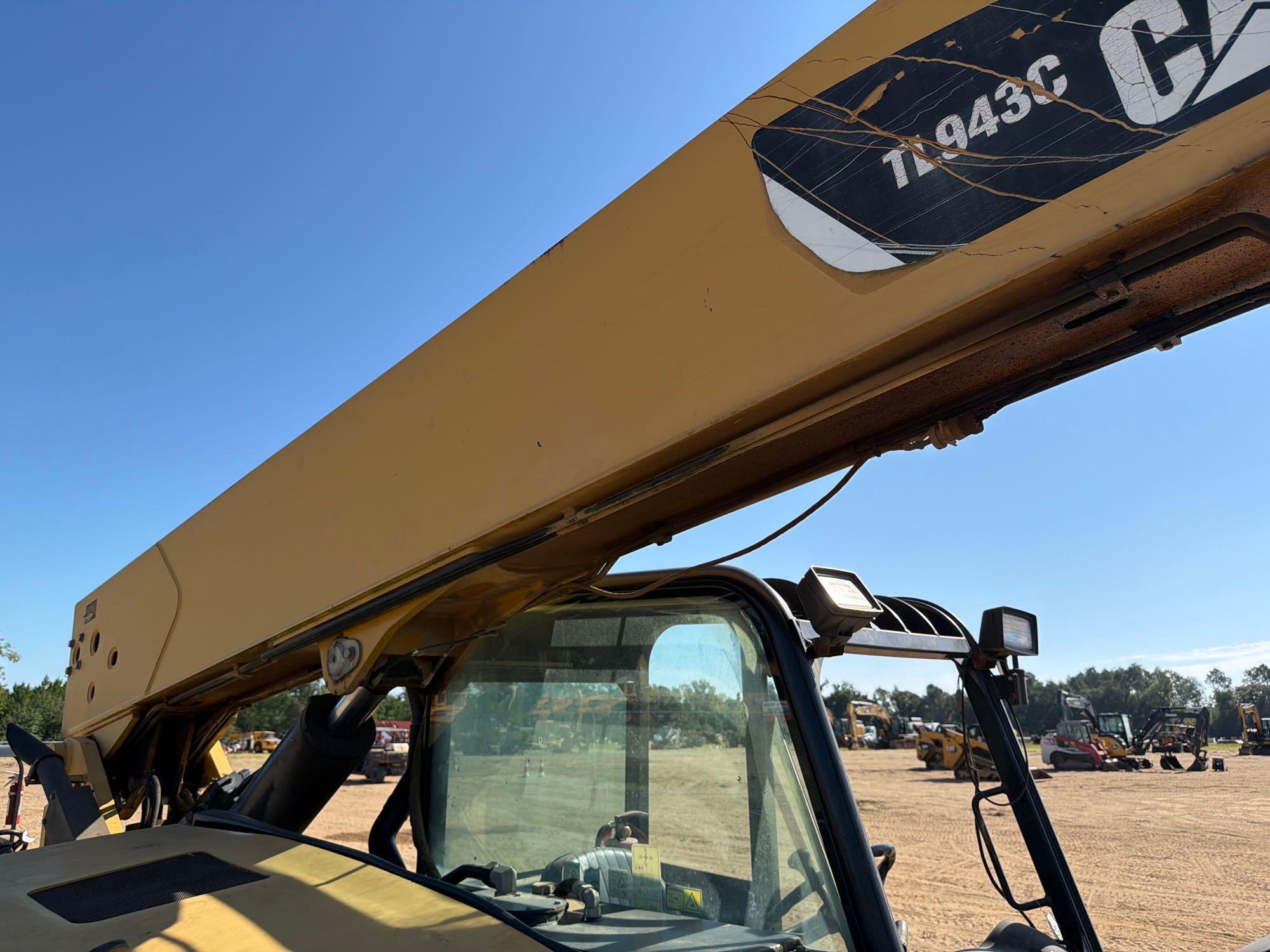 Caterpillar TL943C