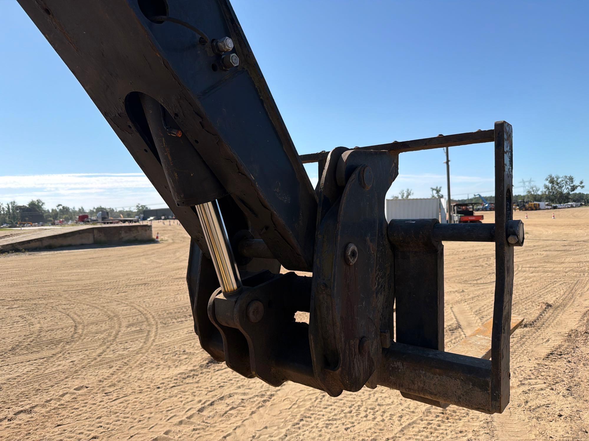 Caterpillar TL943C