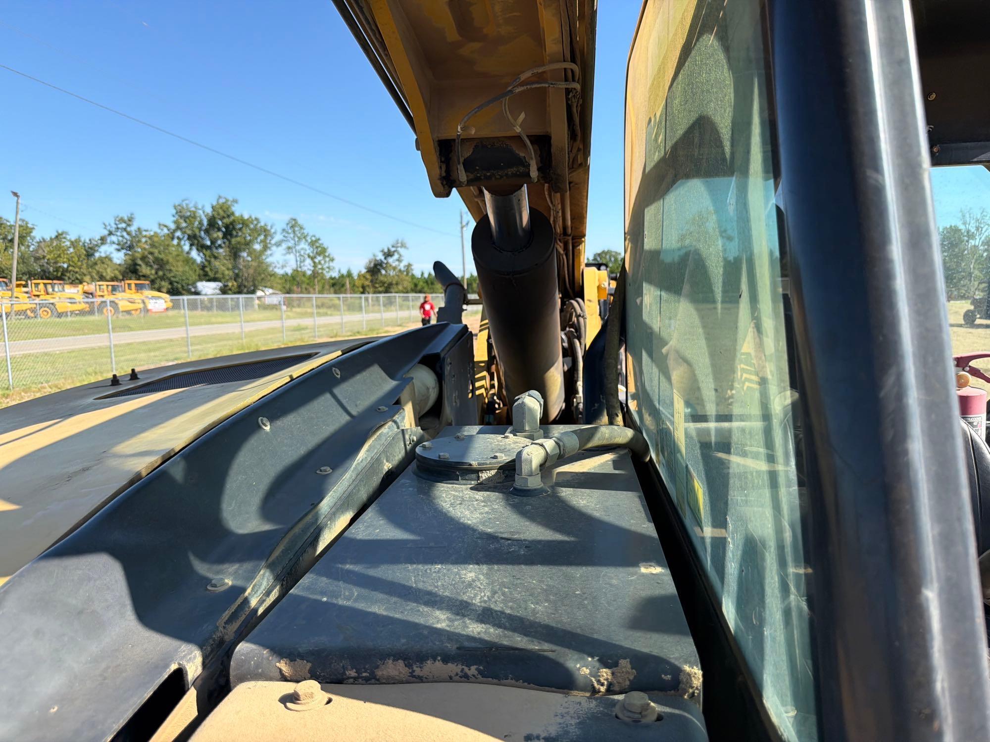 Caterpillar TL943C