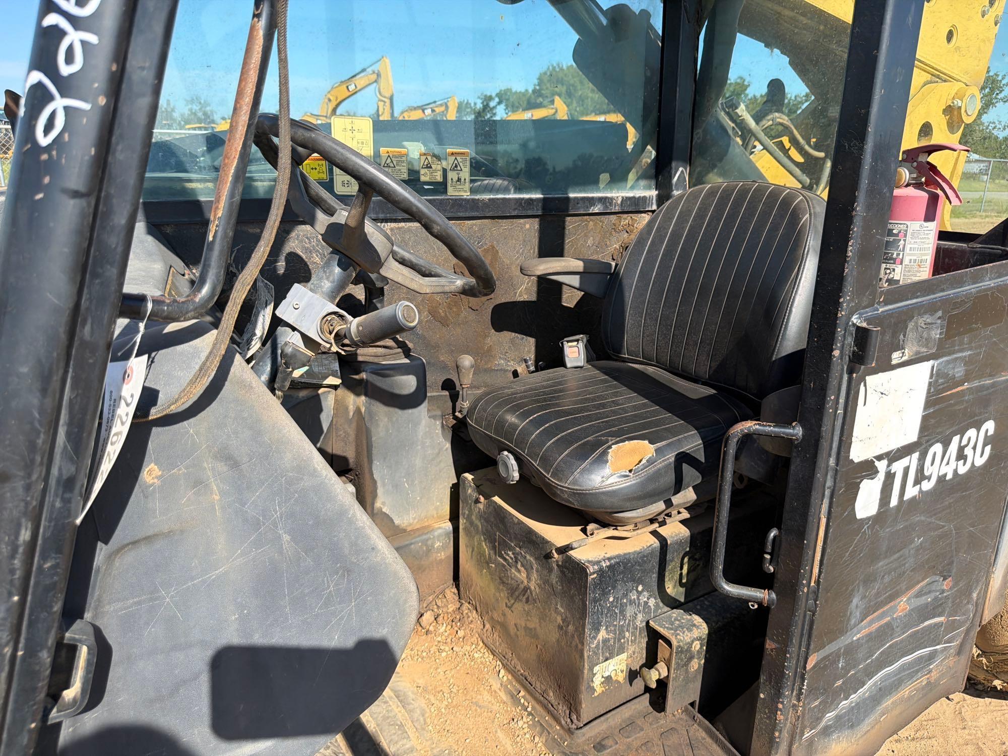 Caterpillar TL943C