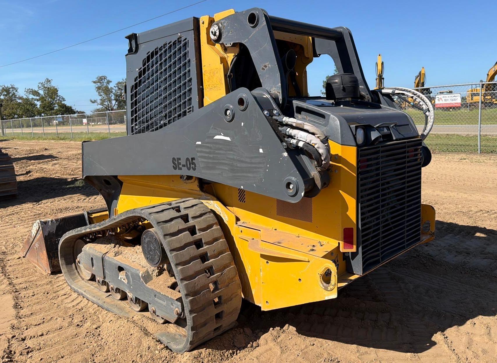 2023 John Deere 325G