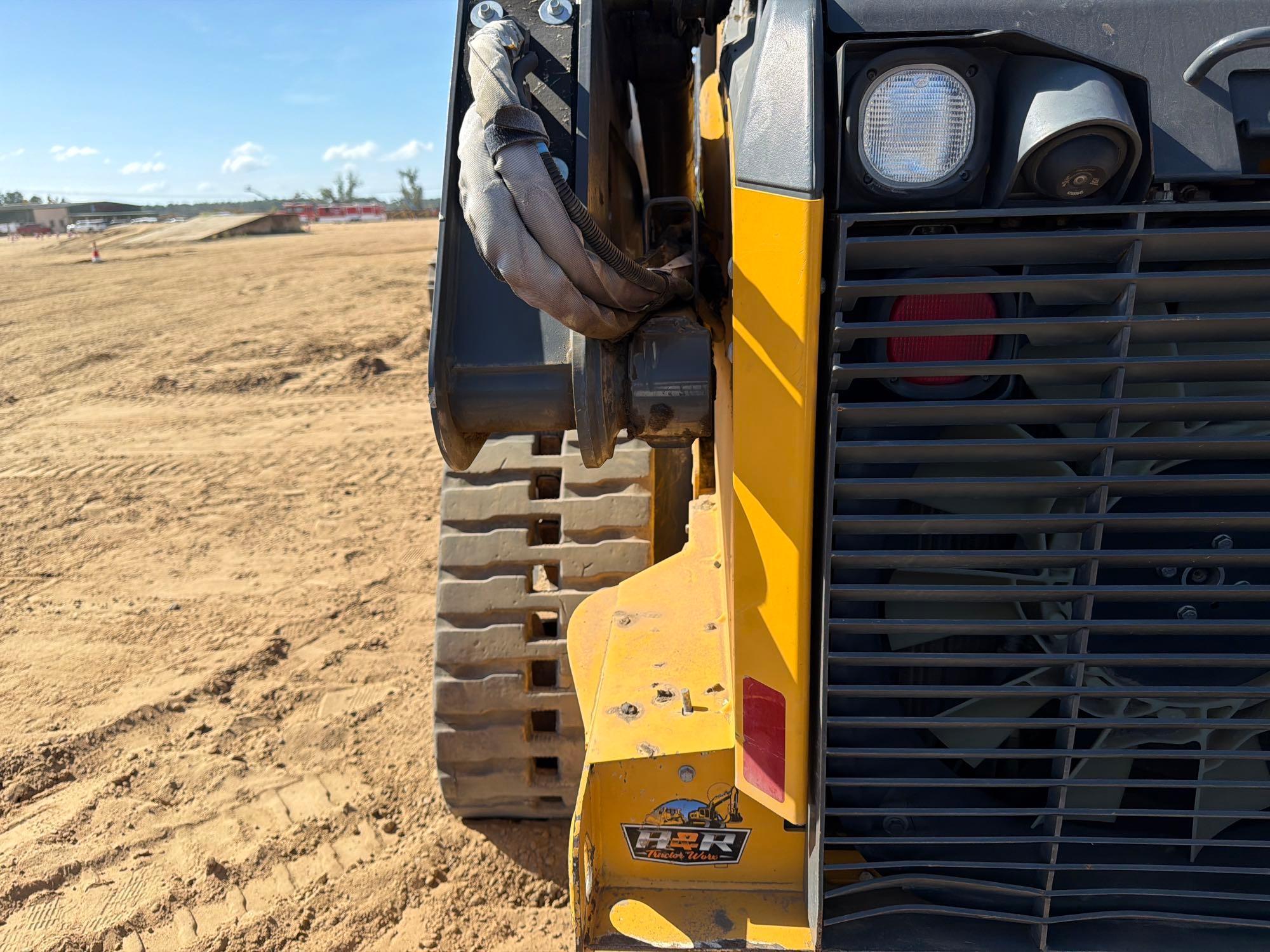 2023 John Deere 325G