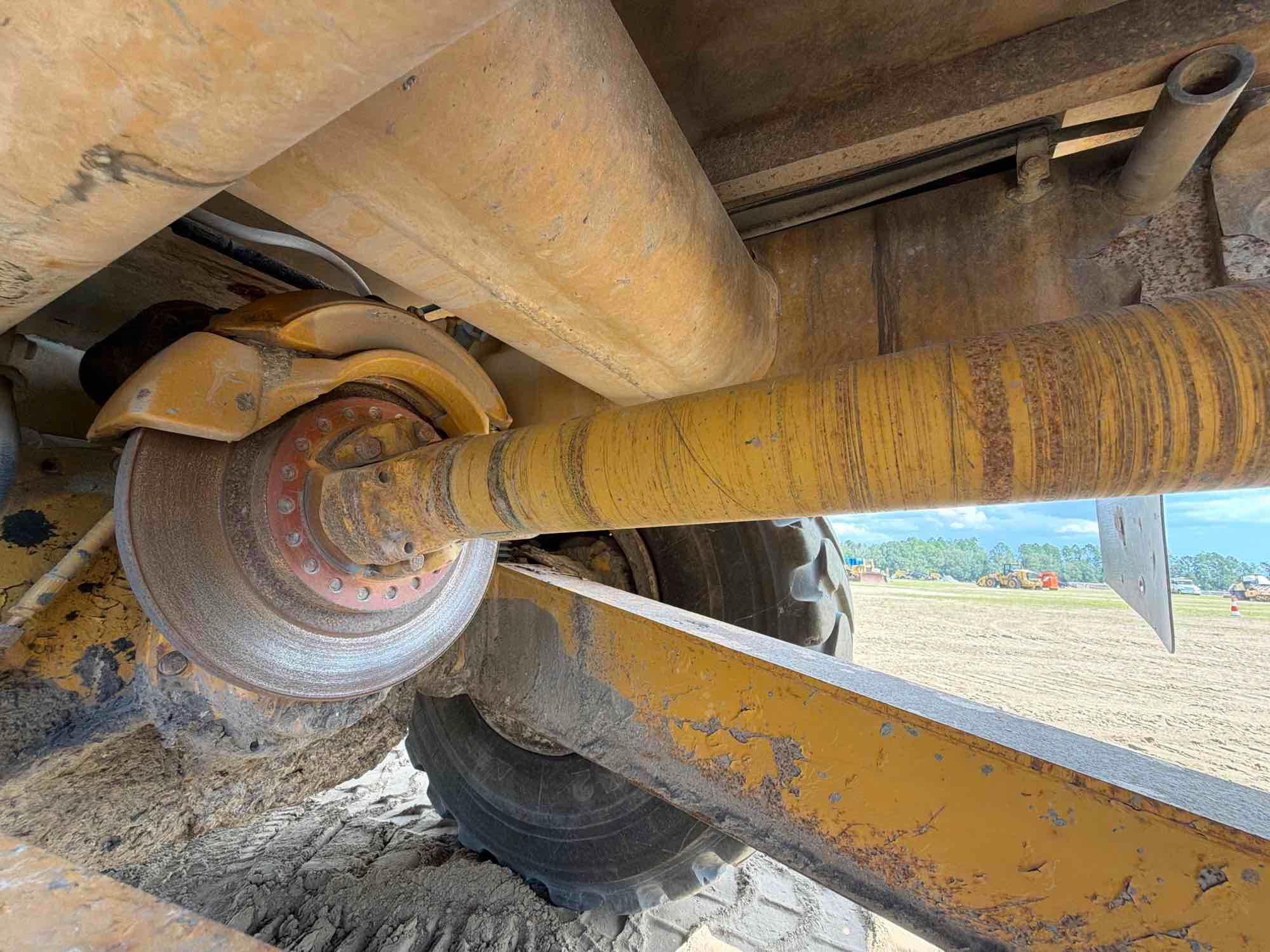 Caterpillar 725