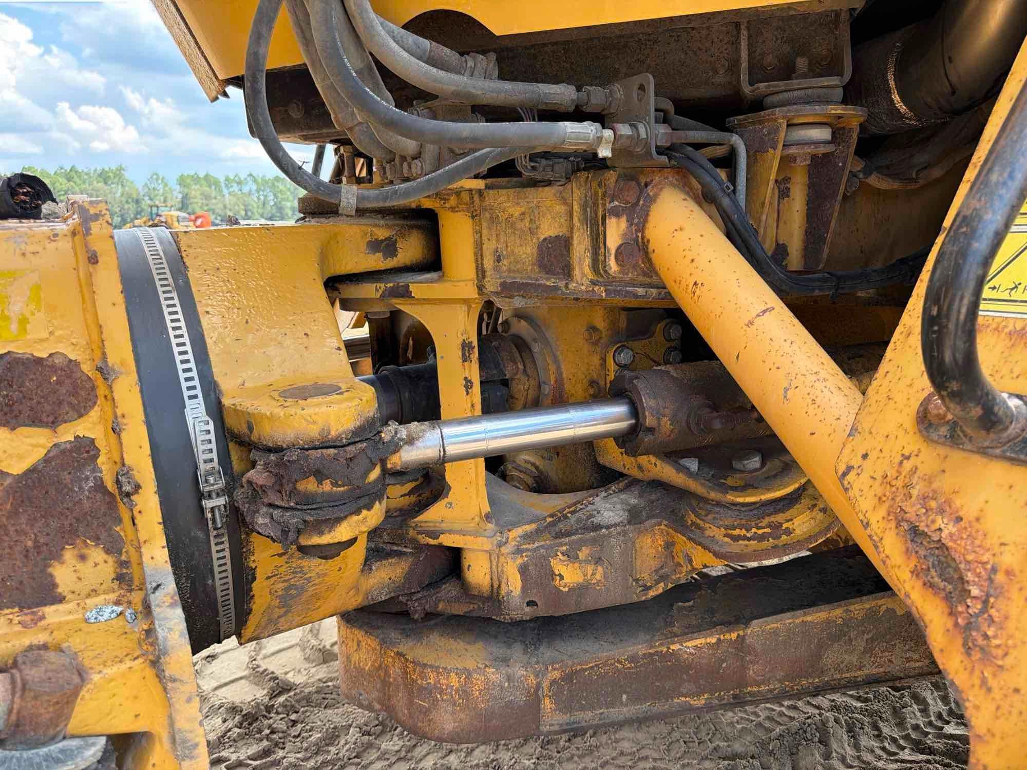 Caterpillar 725
