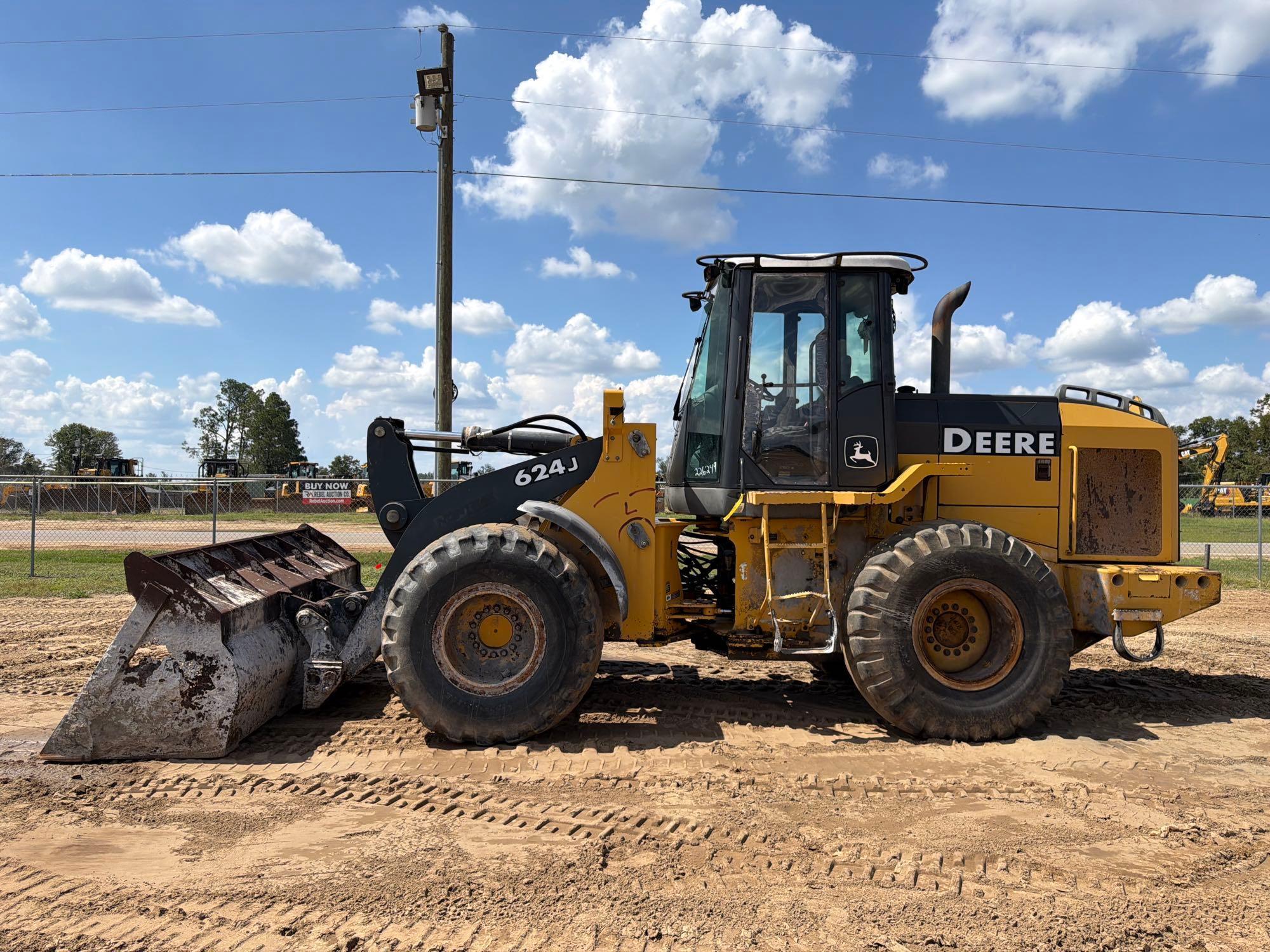  John Deere 624J