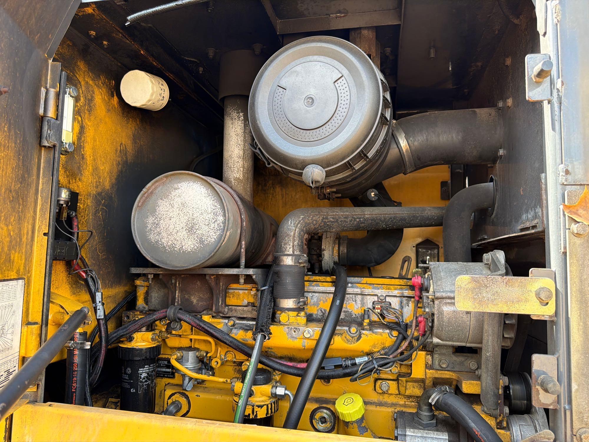 John Deere 624J