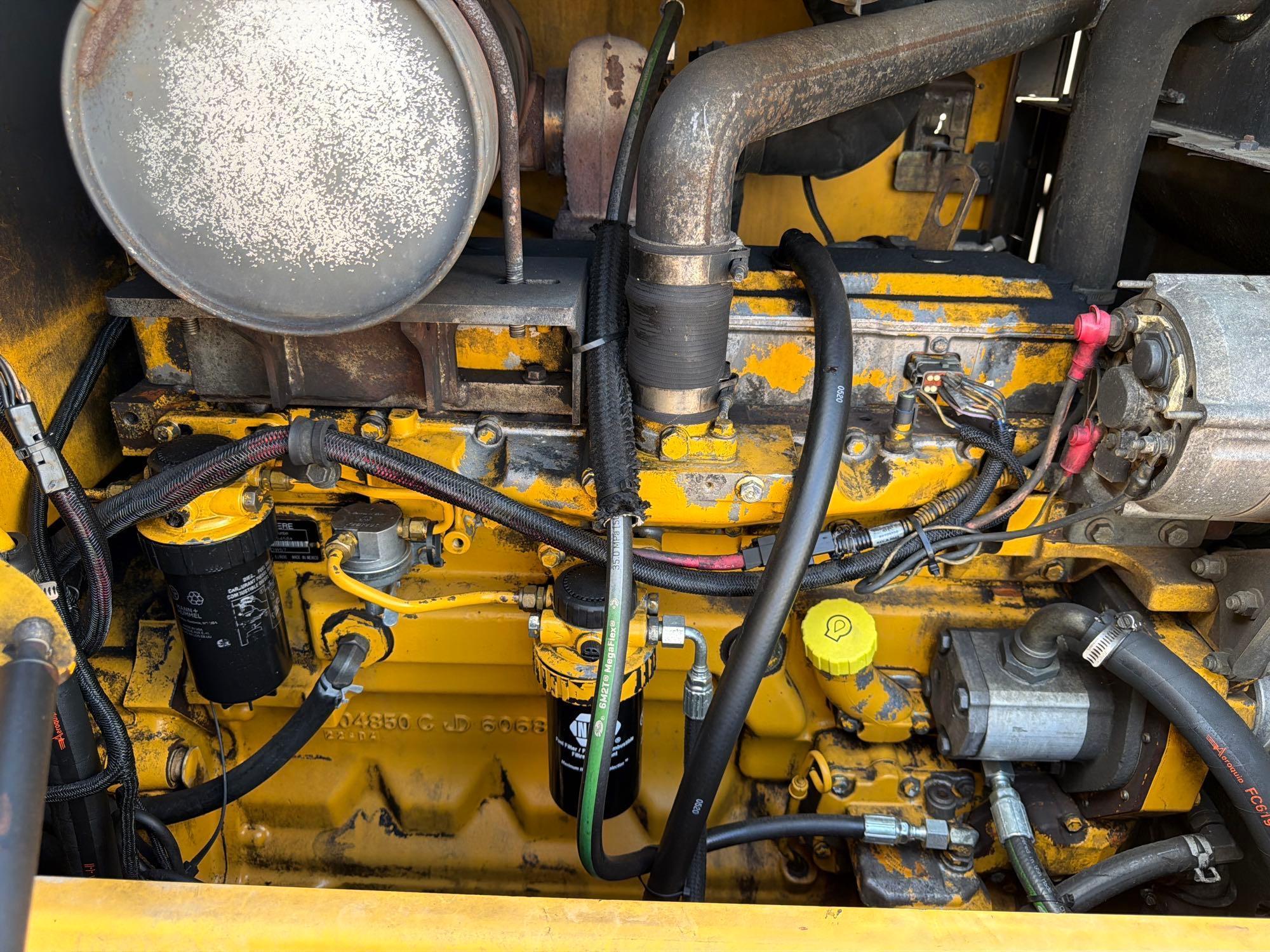 John Deere 624J