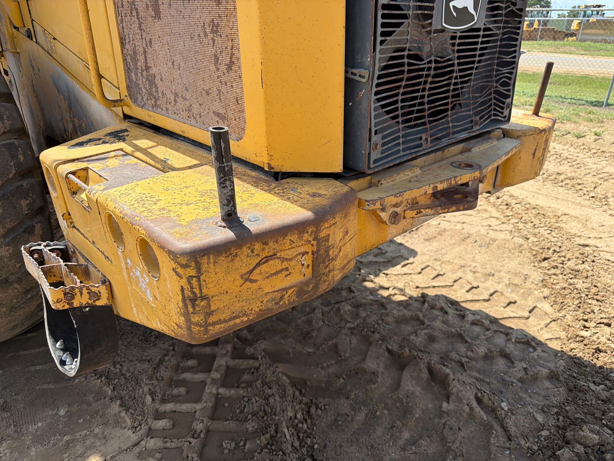 John Deere 624J
