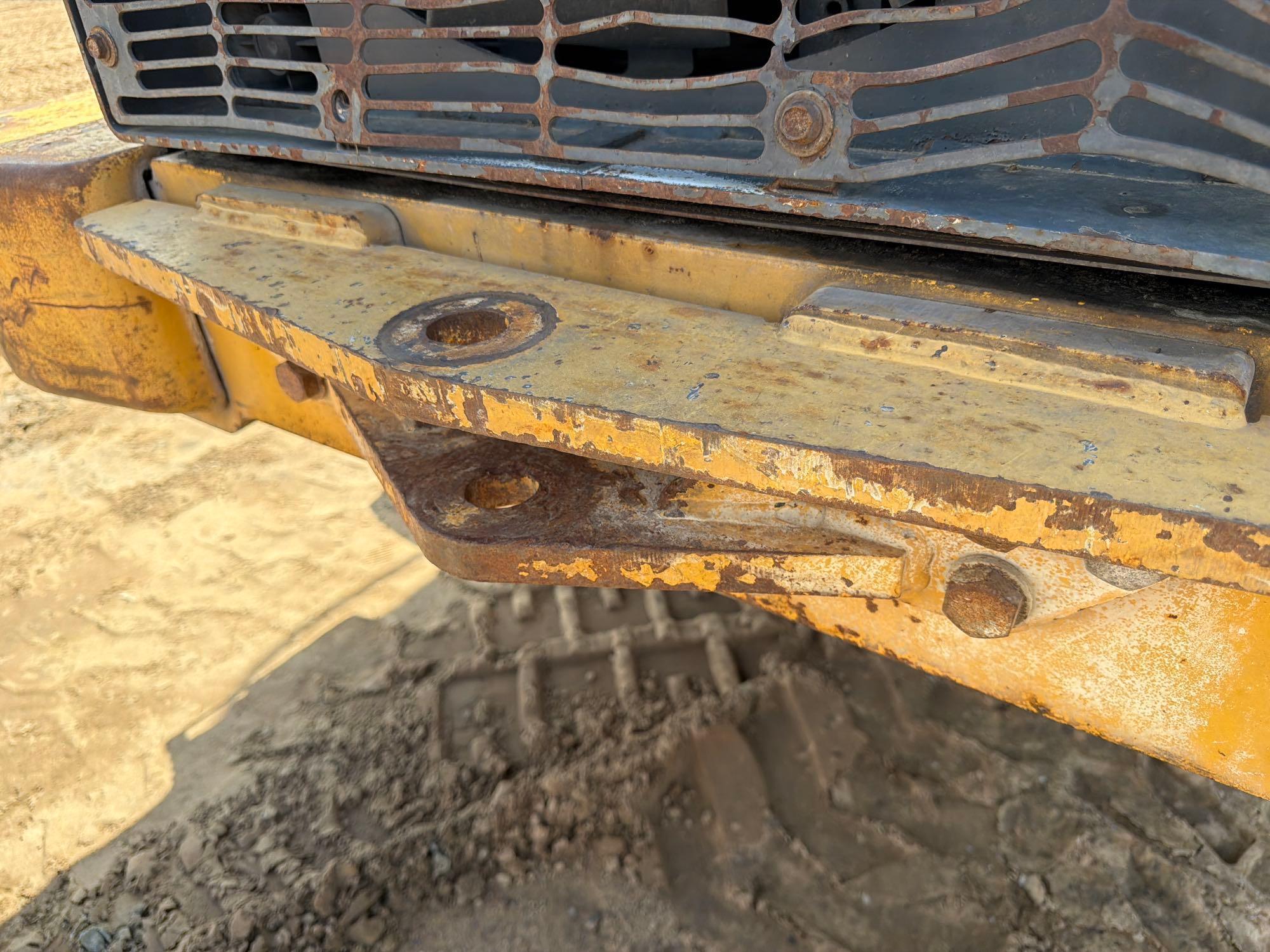 John Deere 624J