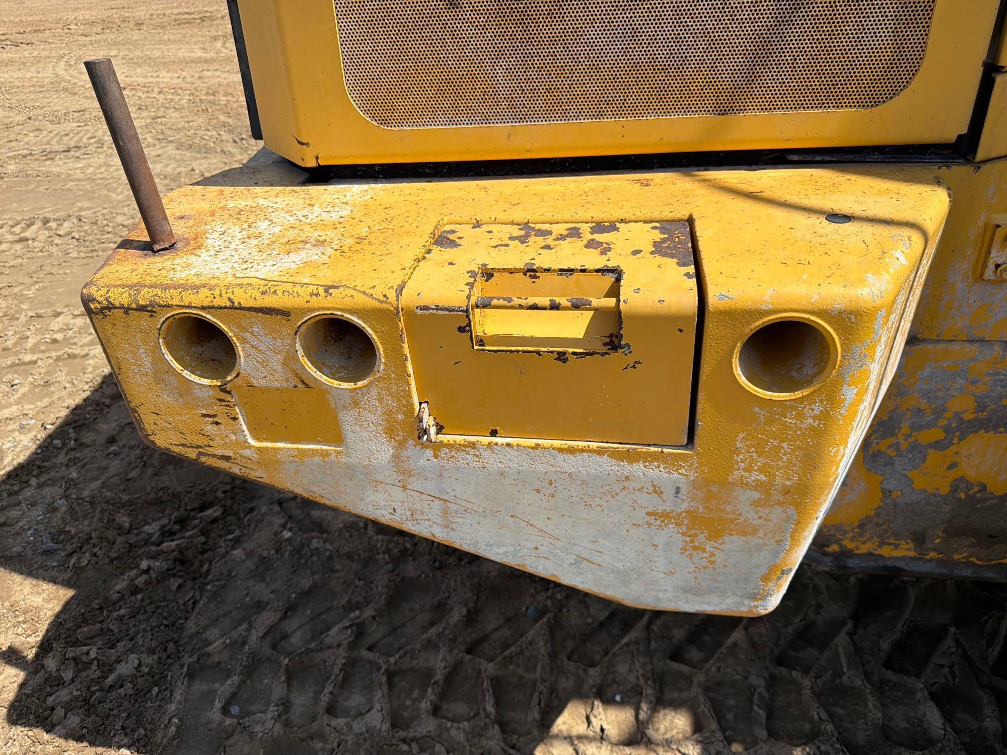 John Deere 624J