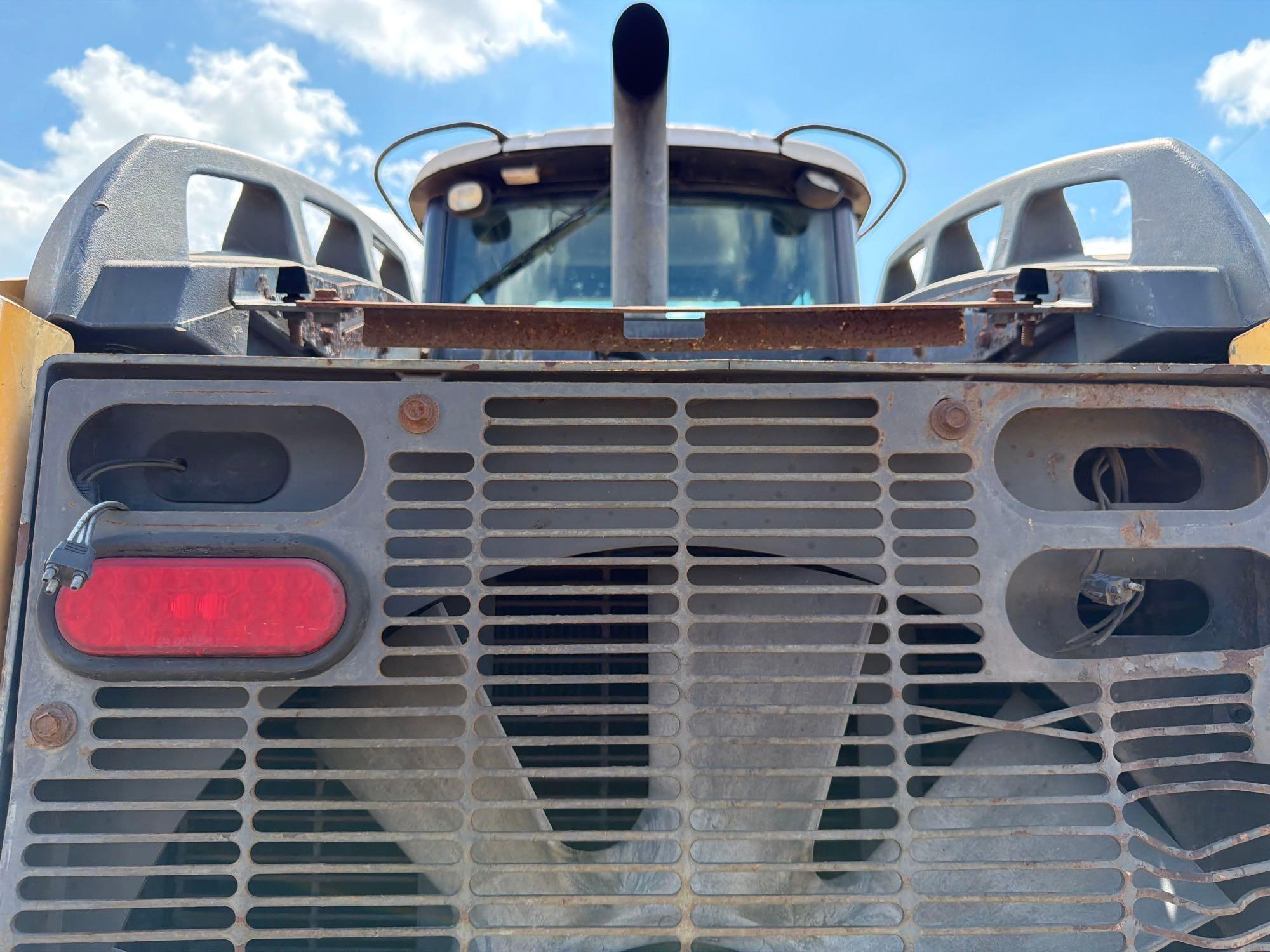 John Deere 624J