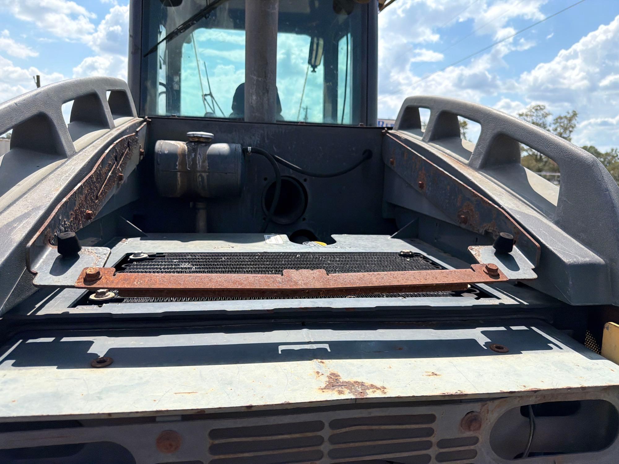 John Deere 624J