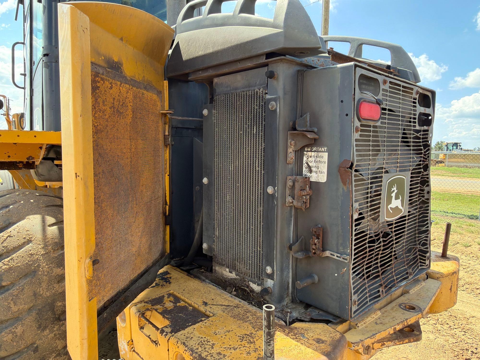 John Deere 624J