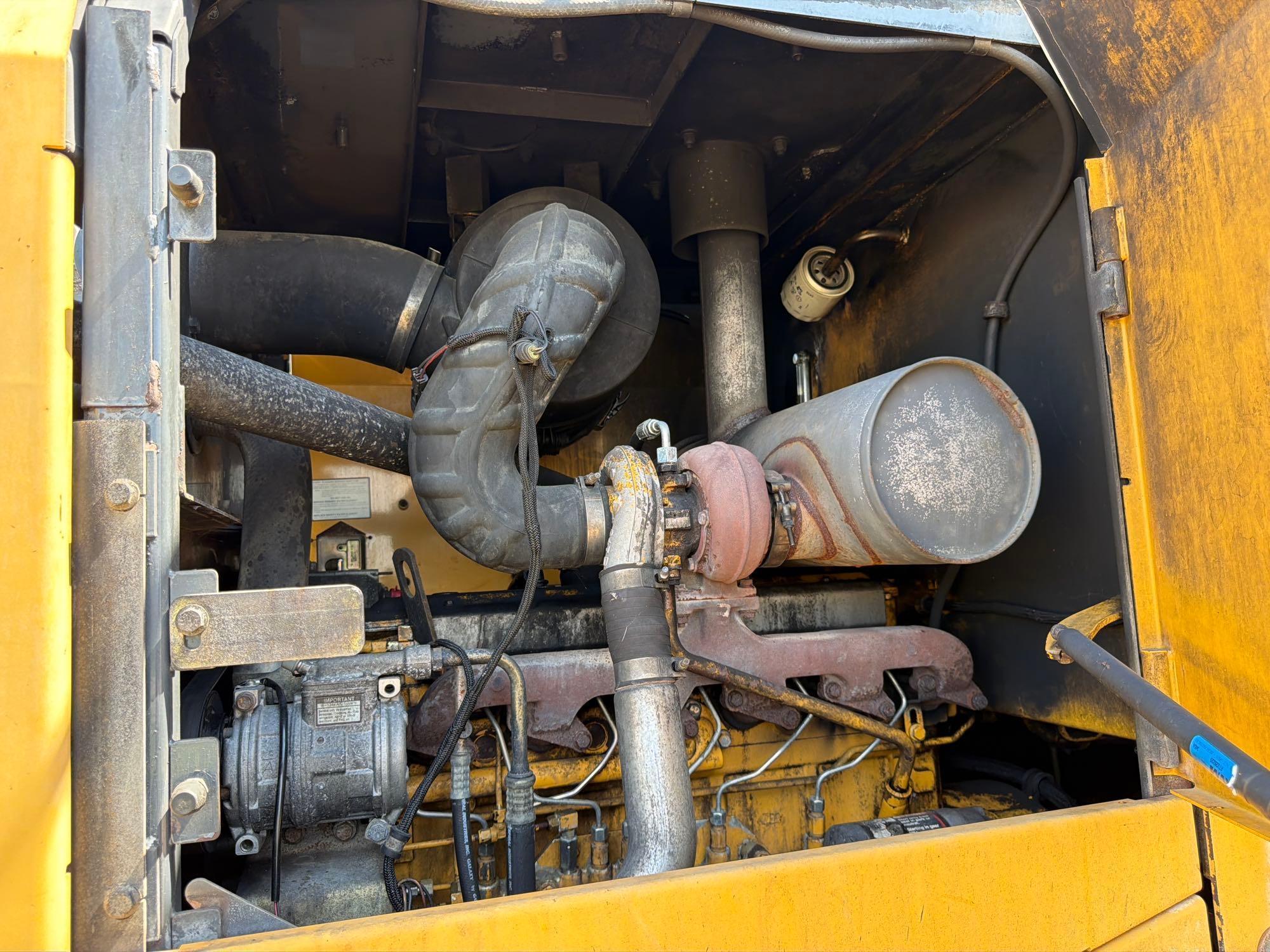 John Deere 624J
