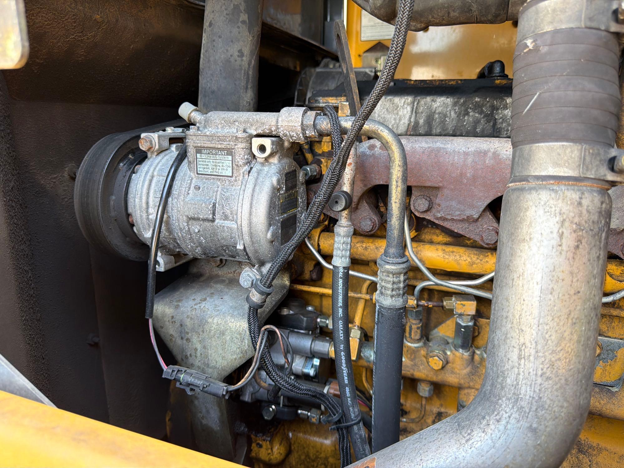 John Deere 624J