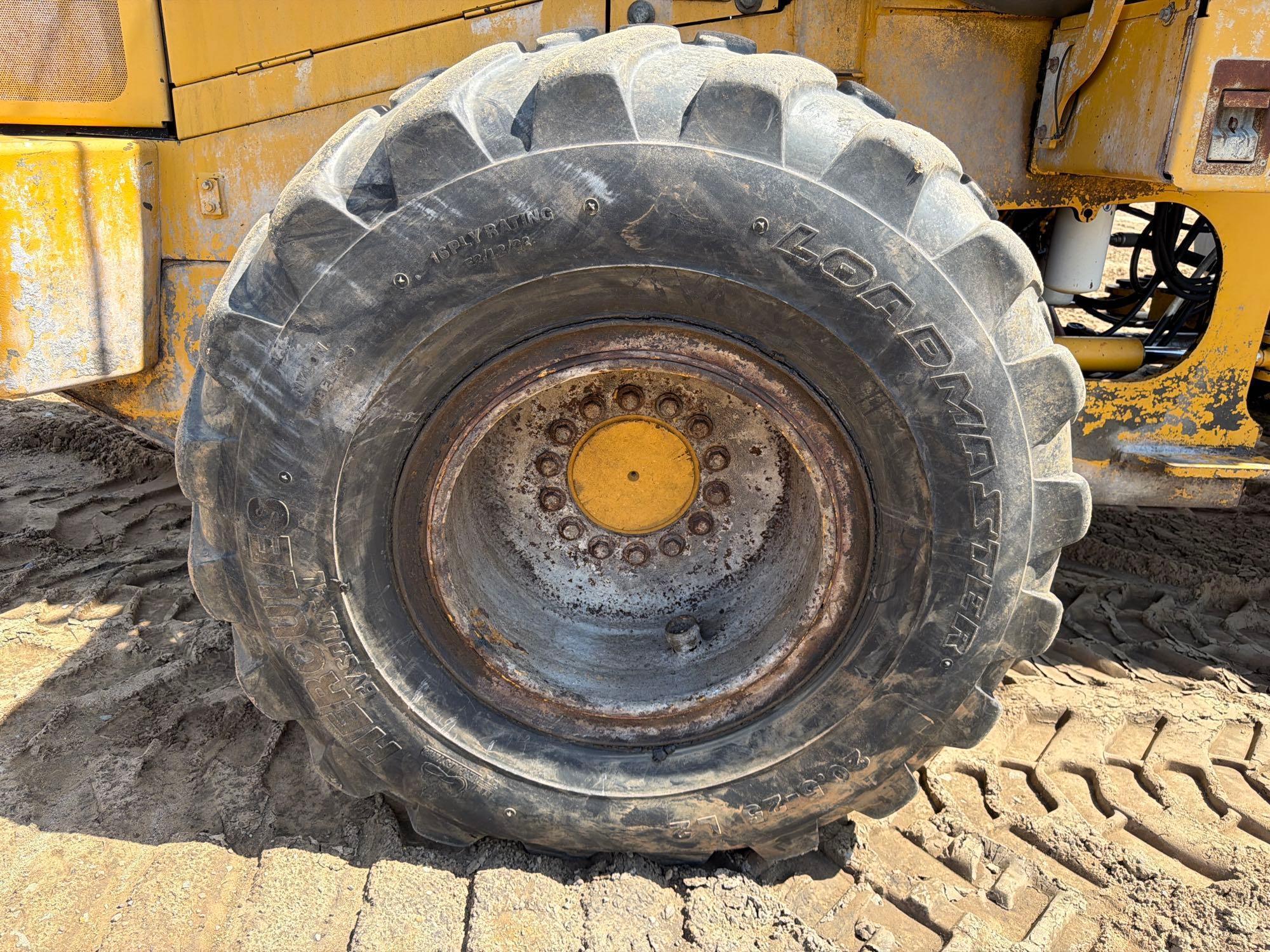 John Deere 624J
