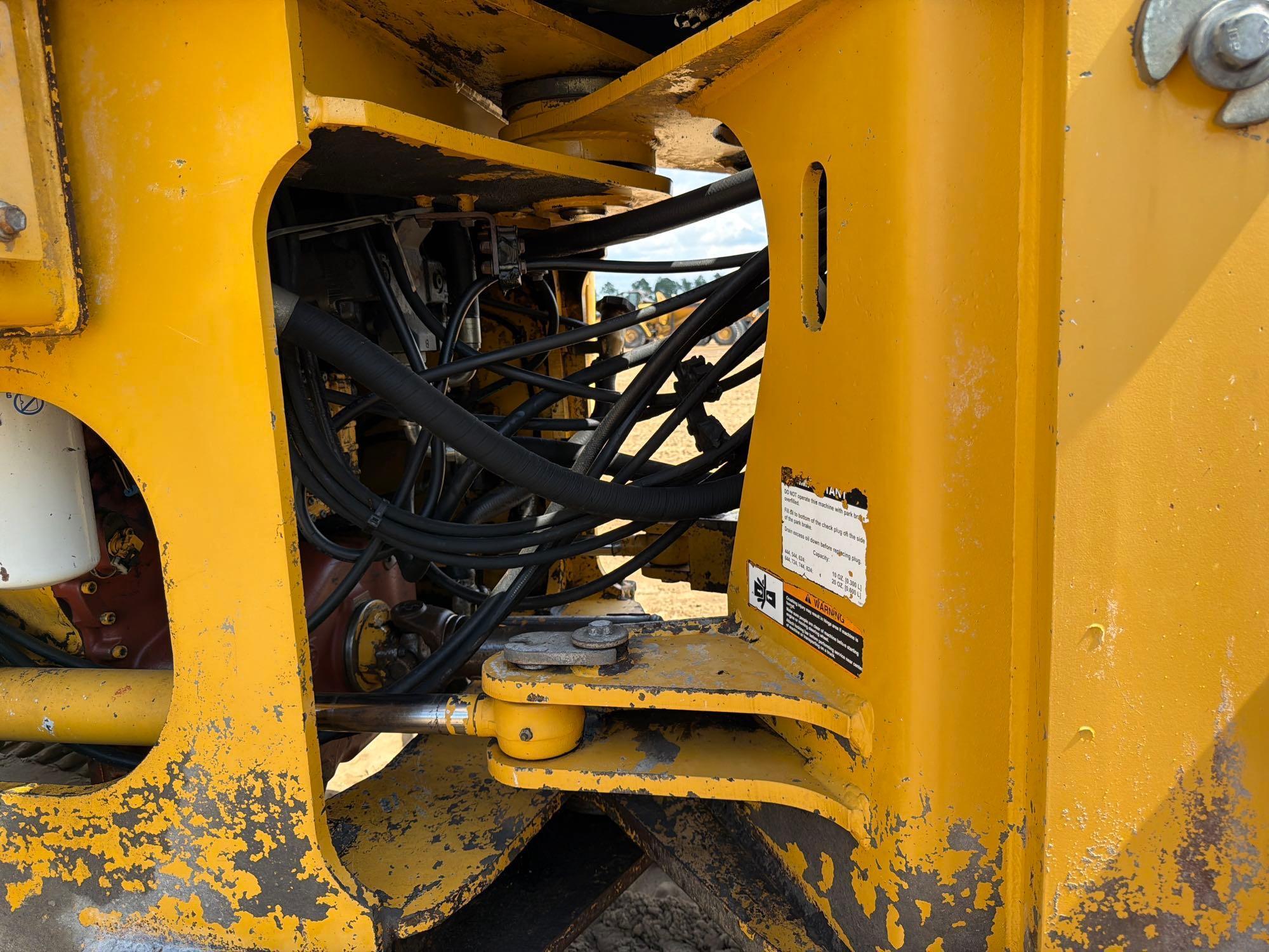 John Deere 624J