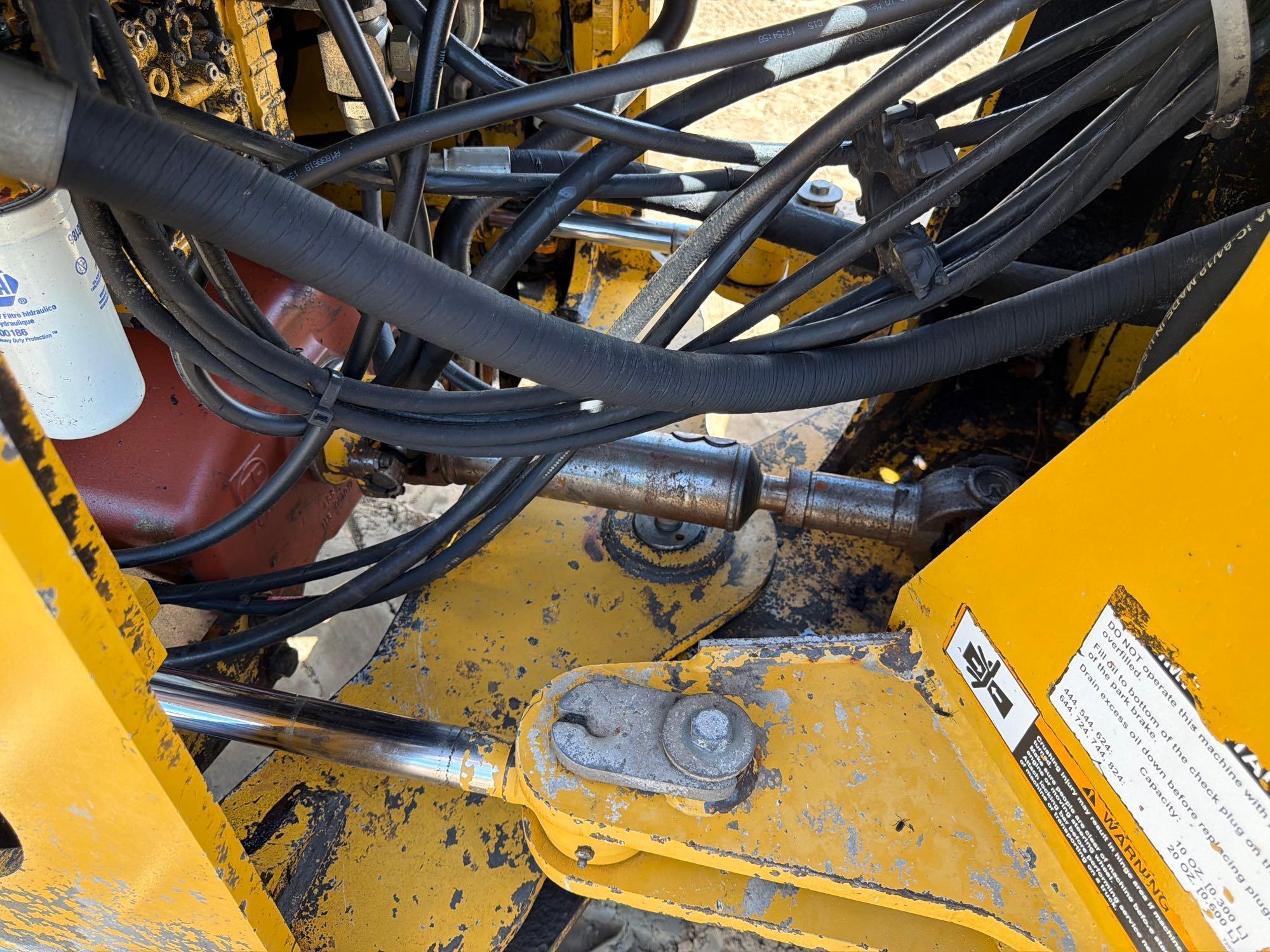 John Deere 624J