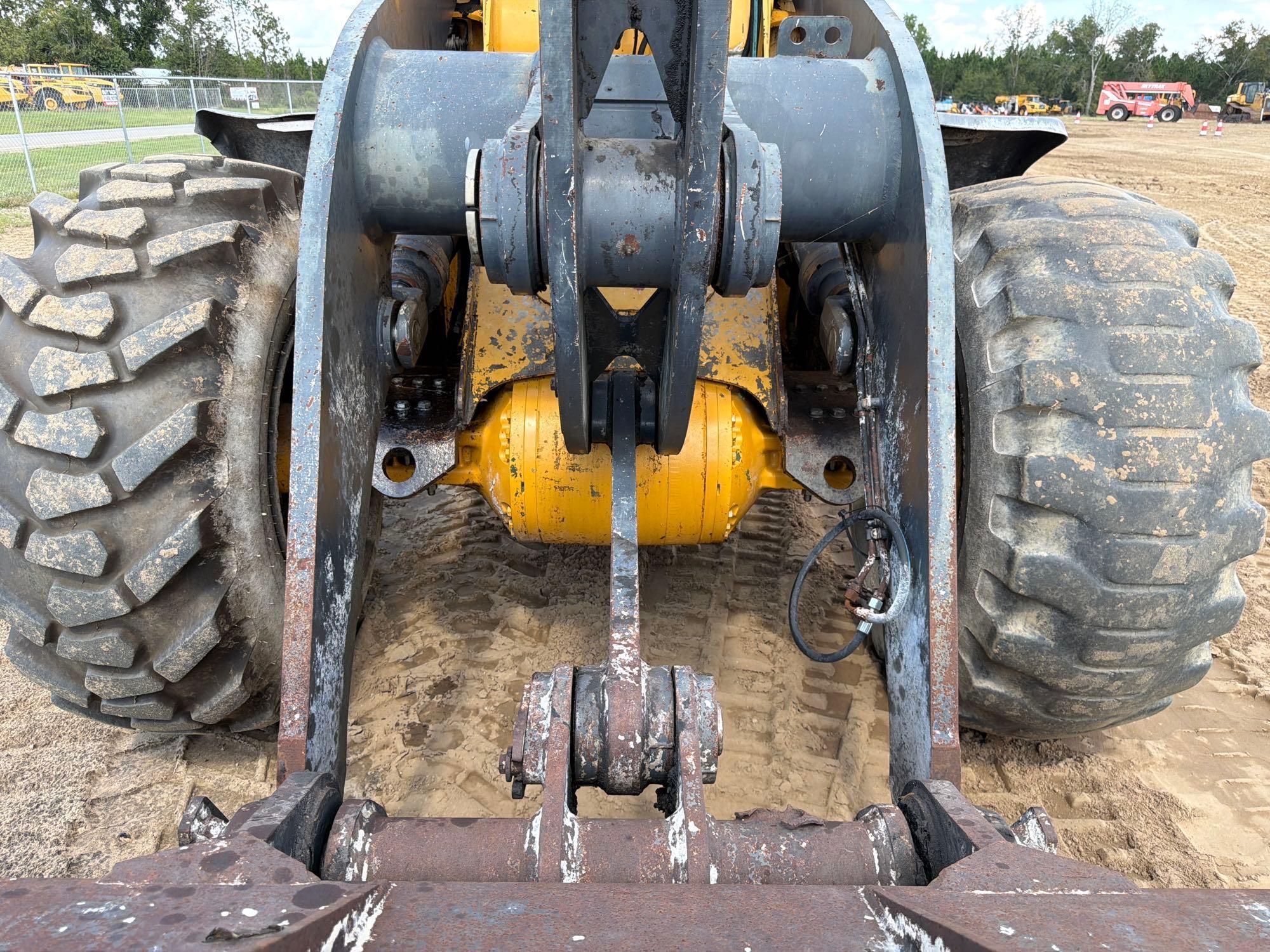 John Deere 624J