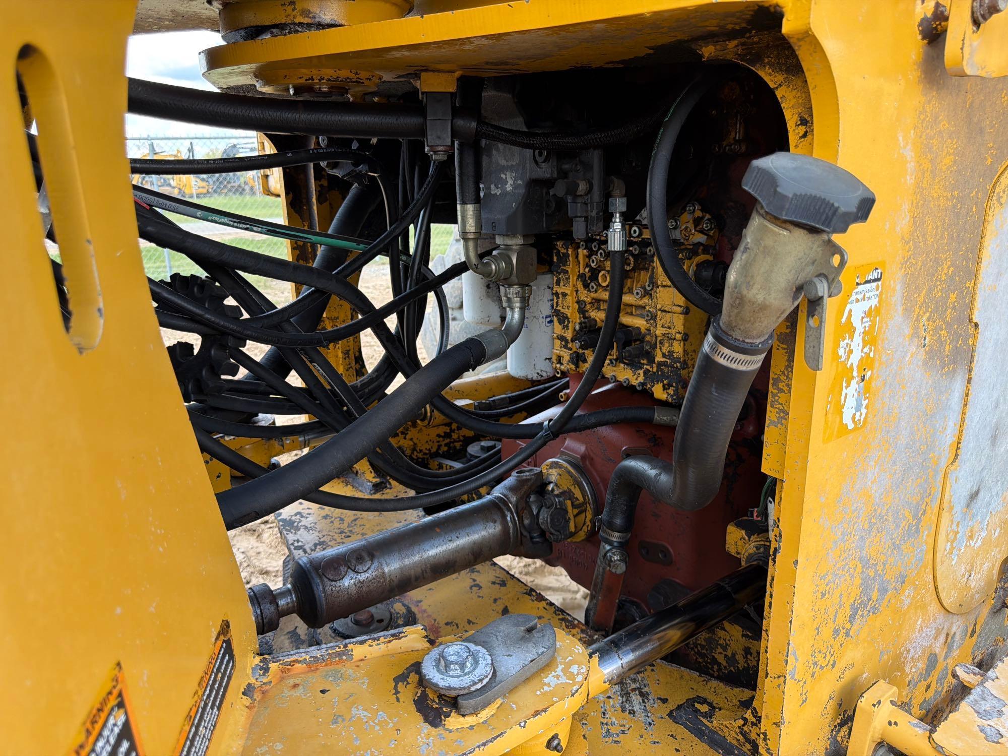 John Deere 624J