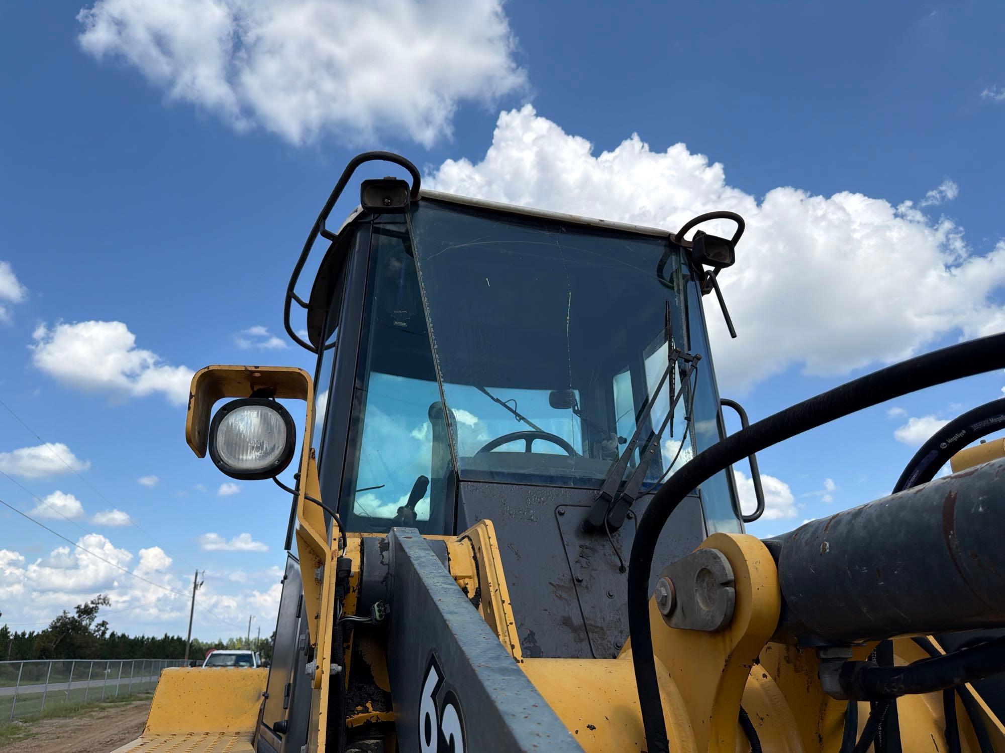 John Deere 624J