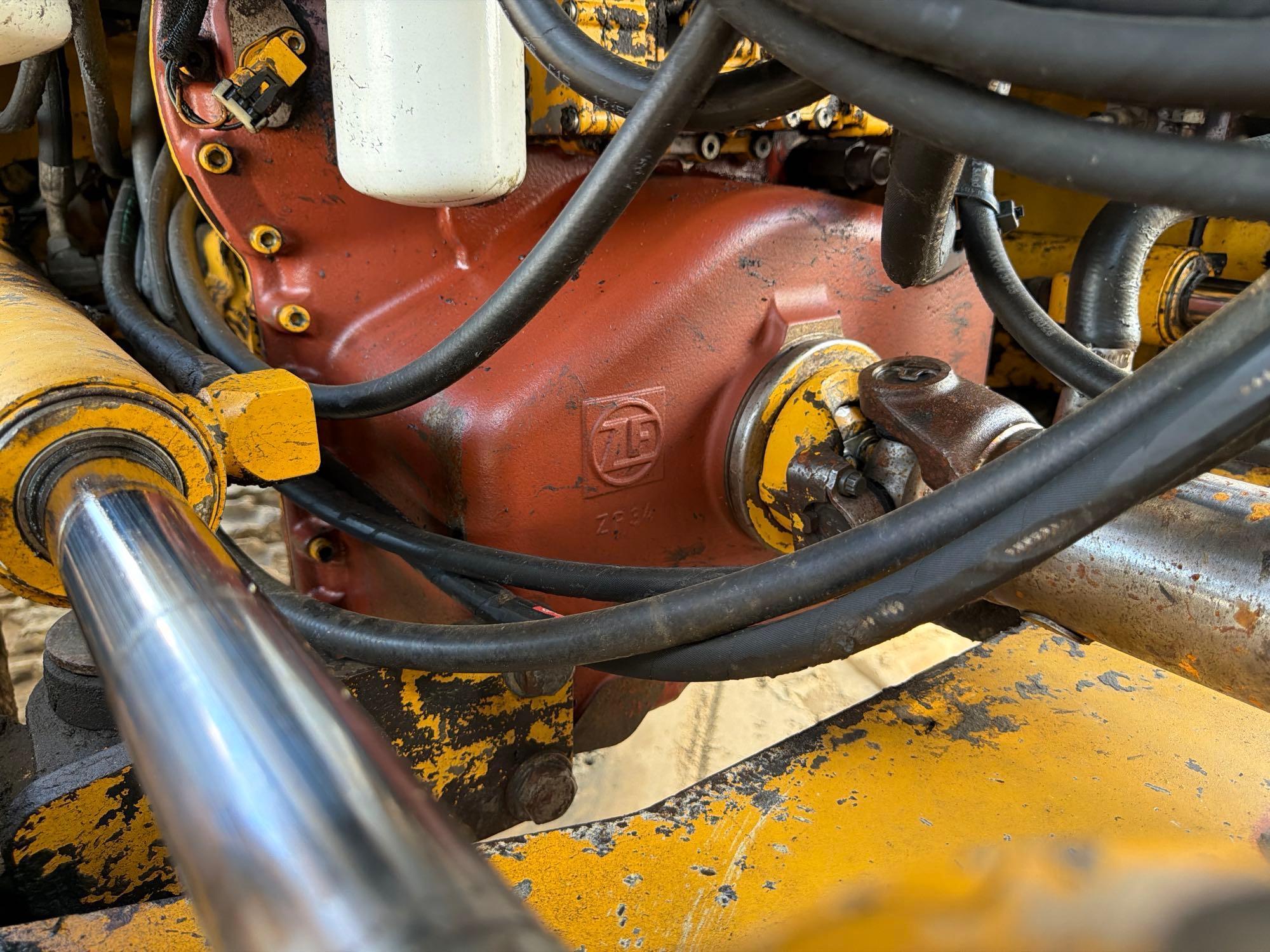 John Deere 624J