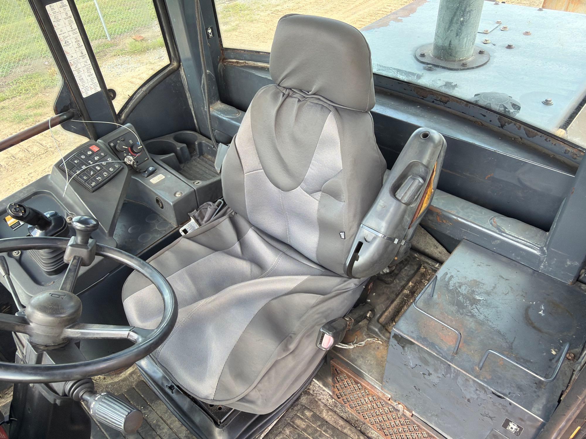 John Deere 624J
