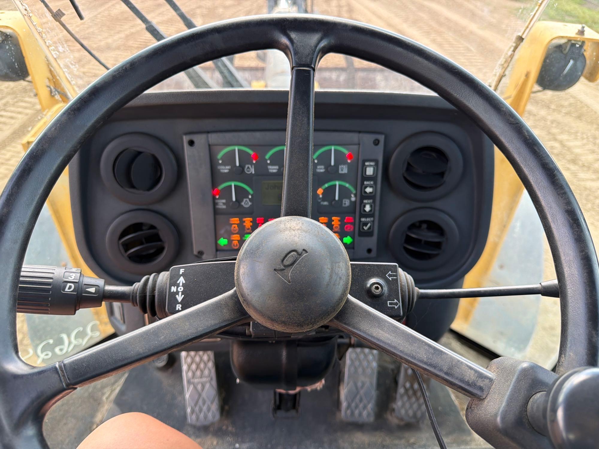 John Deere 624J