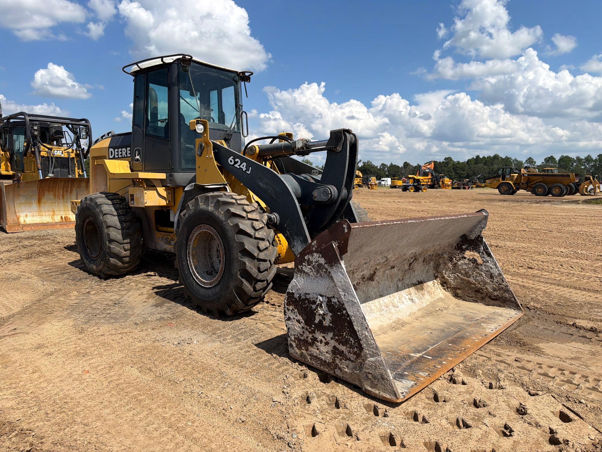John Deere 624J