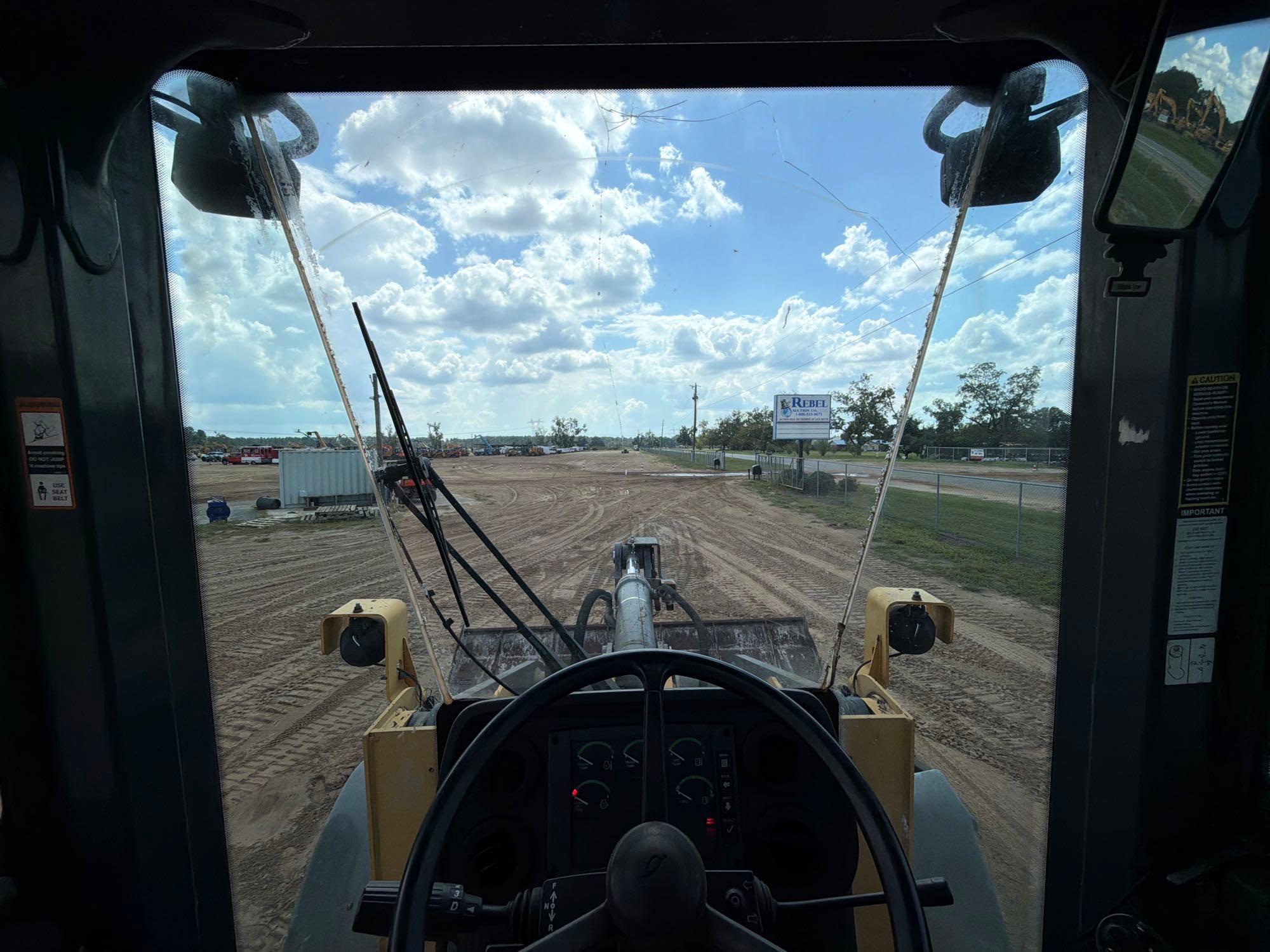 John Deere 624J