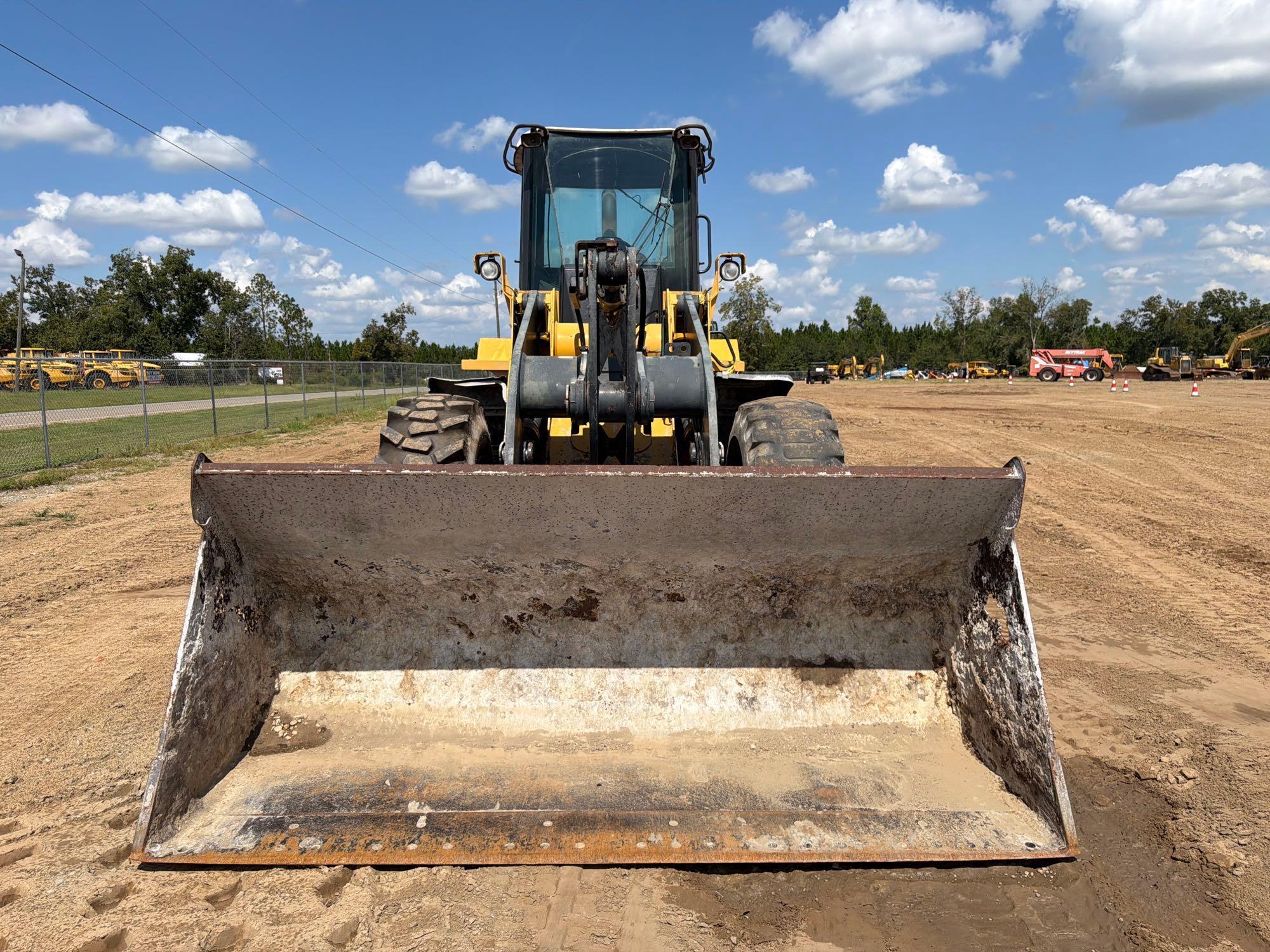 John Deere 624J