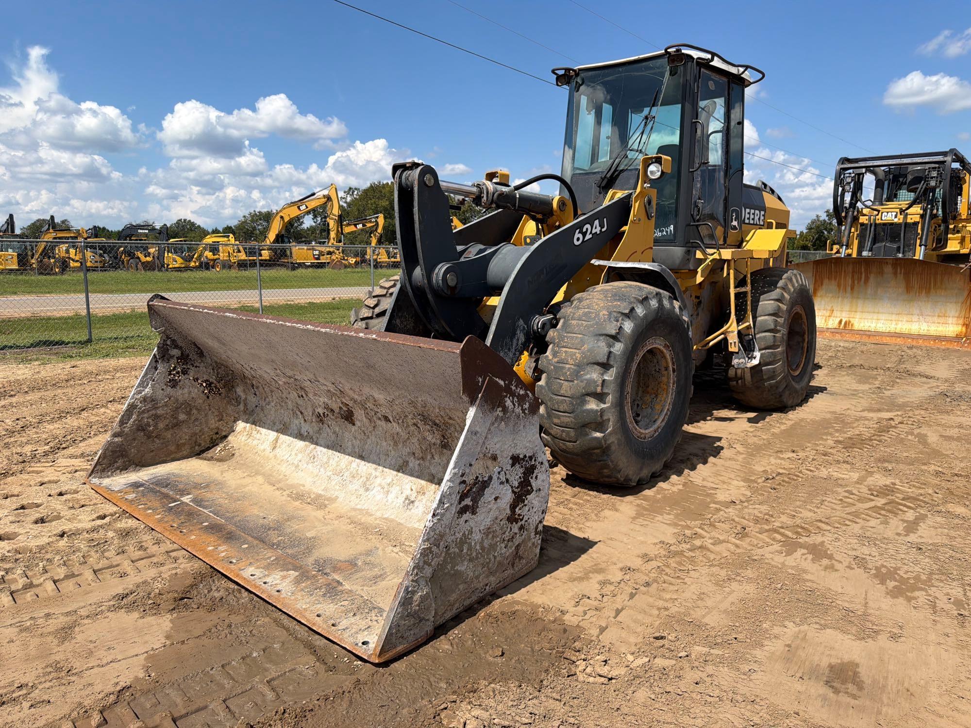 John Deere 624J
