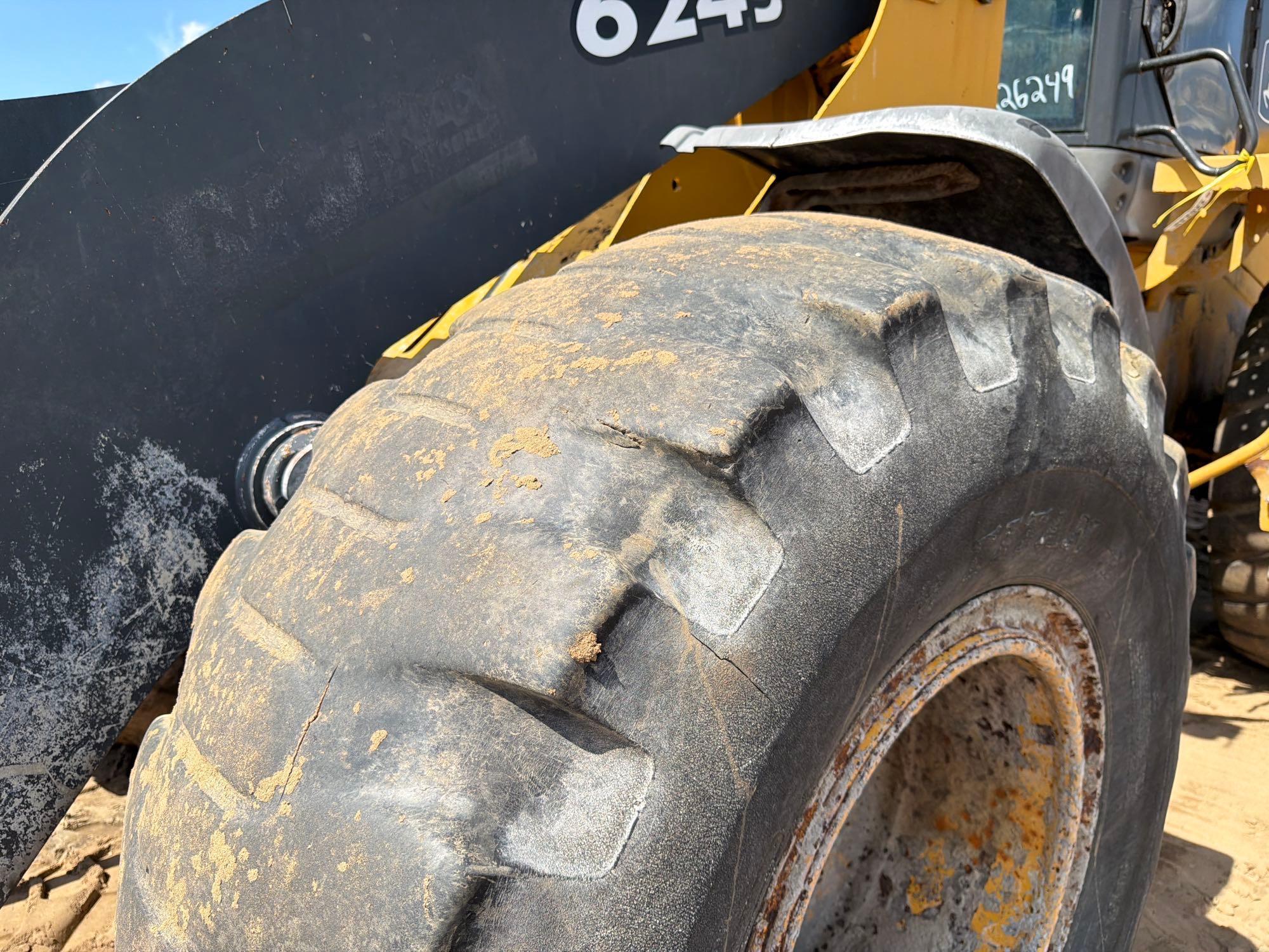 John Deere 624J