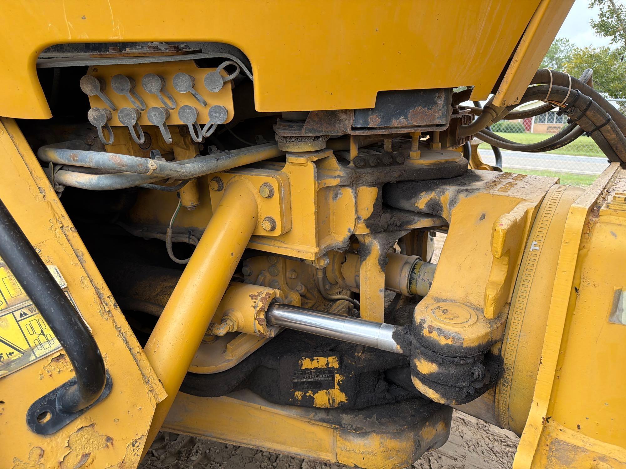 Caterpillar 725