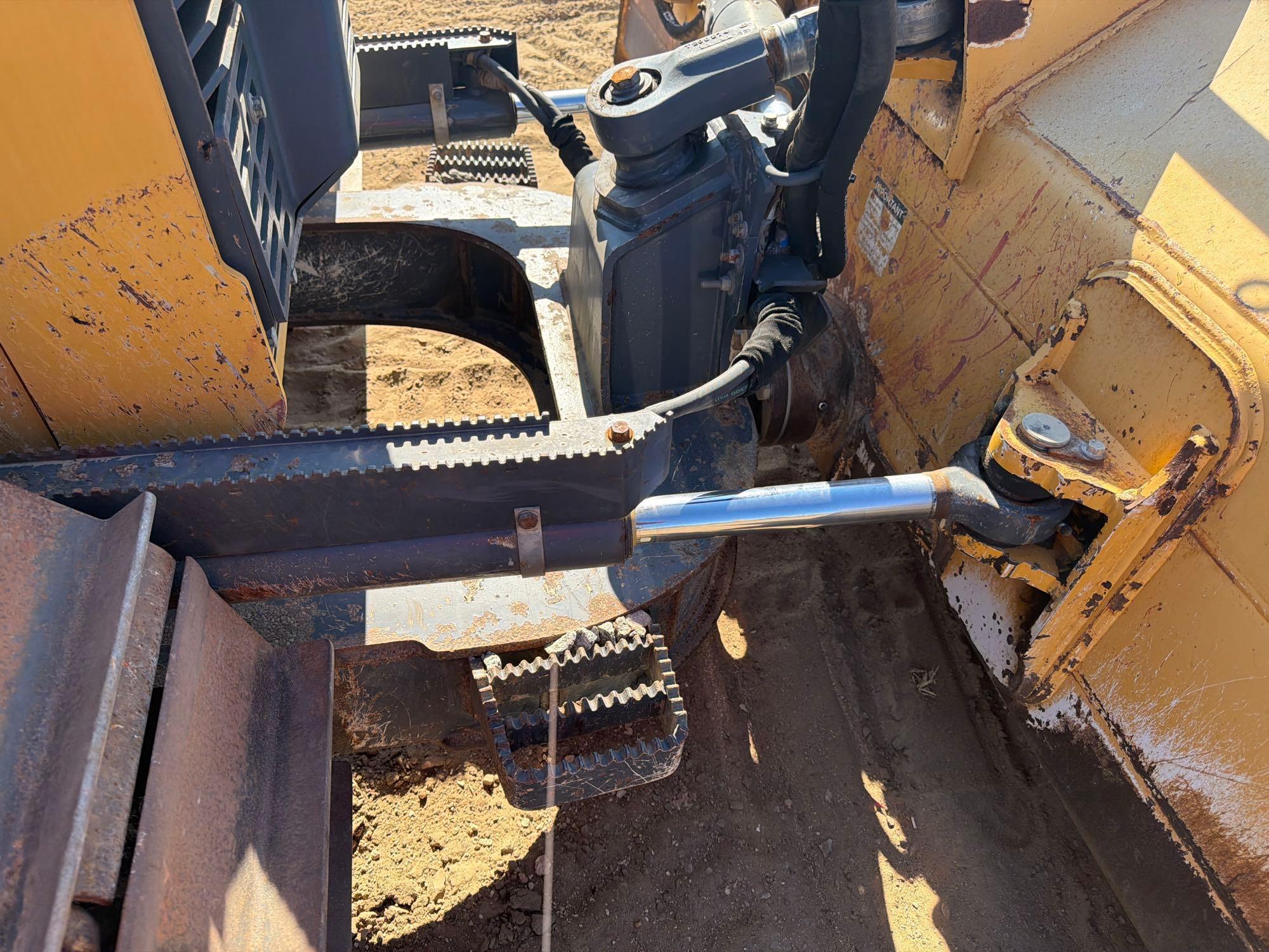 John Deere 650K LGP