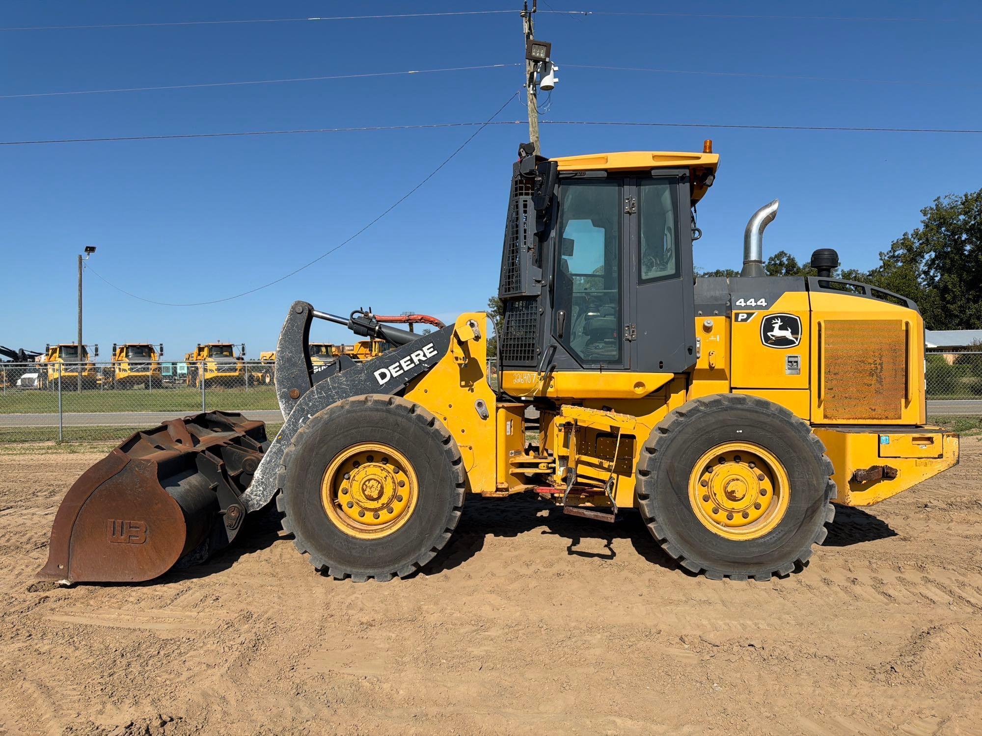  John Deere 444