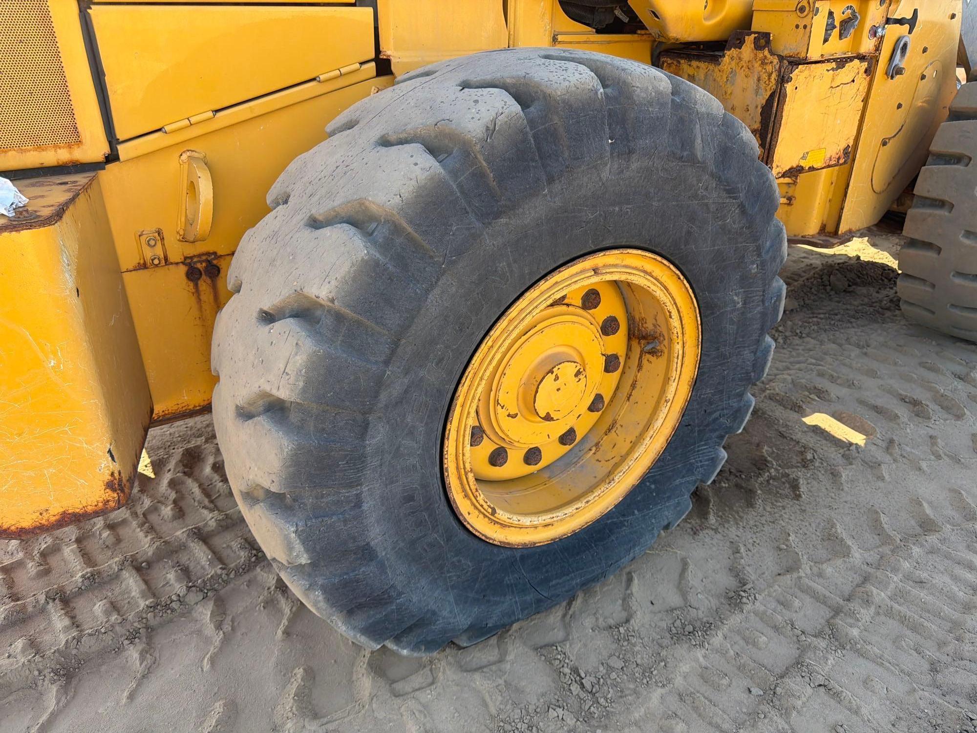 John Deere 444