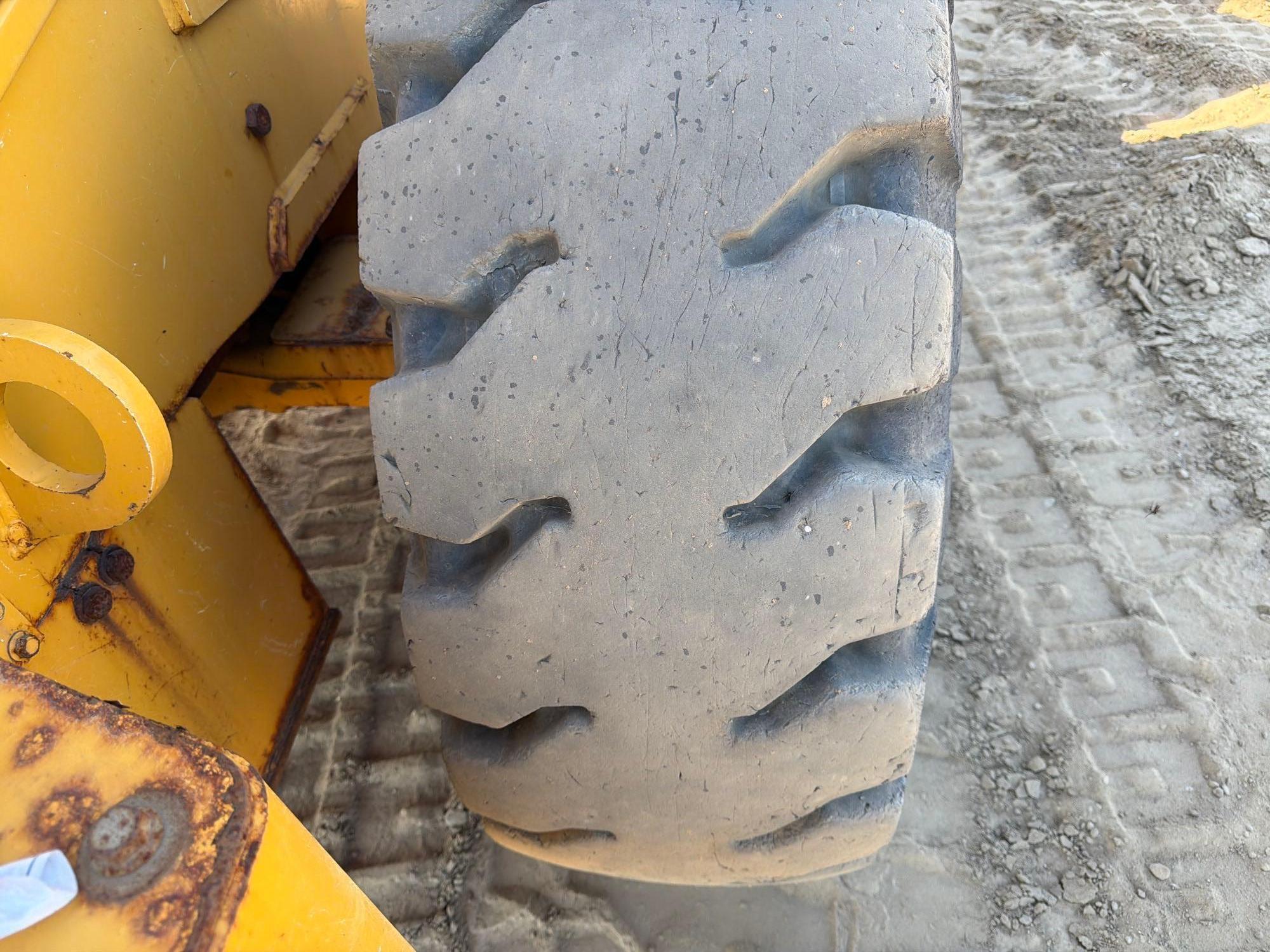 John Deere 444