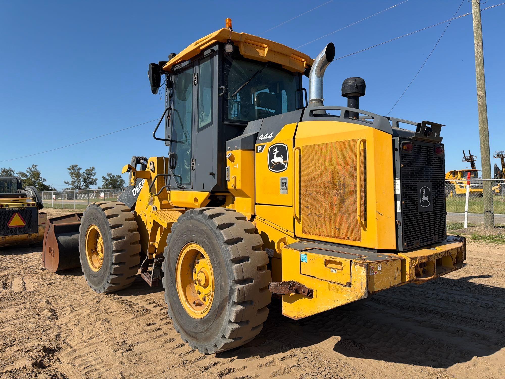 John Deere 444