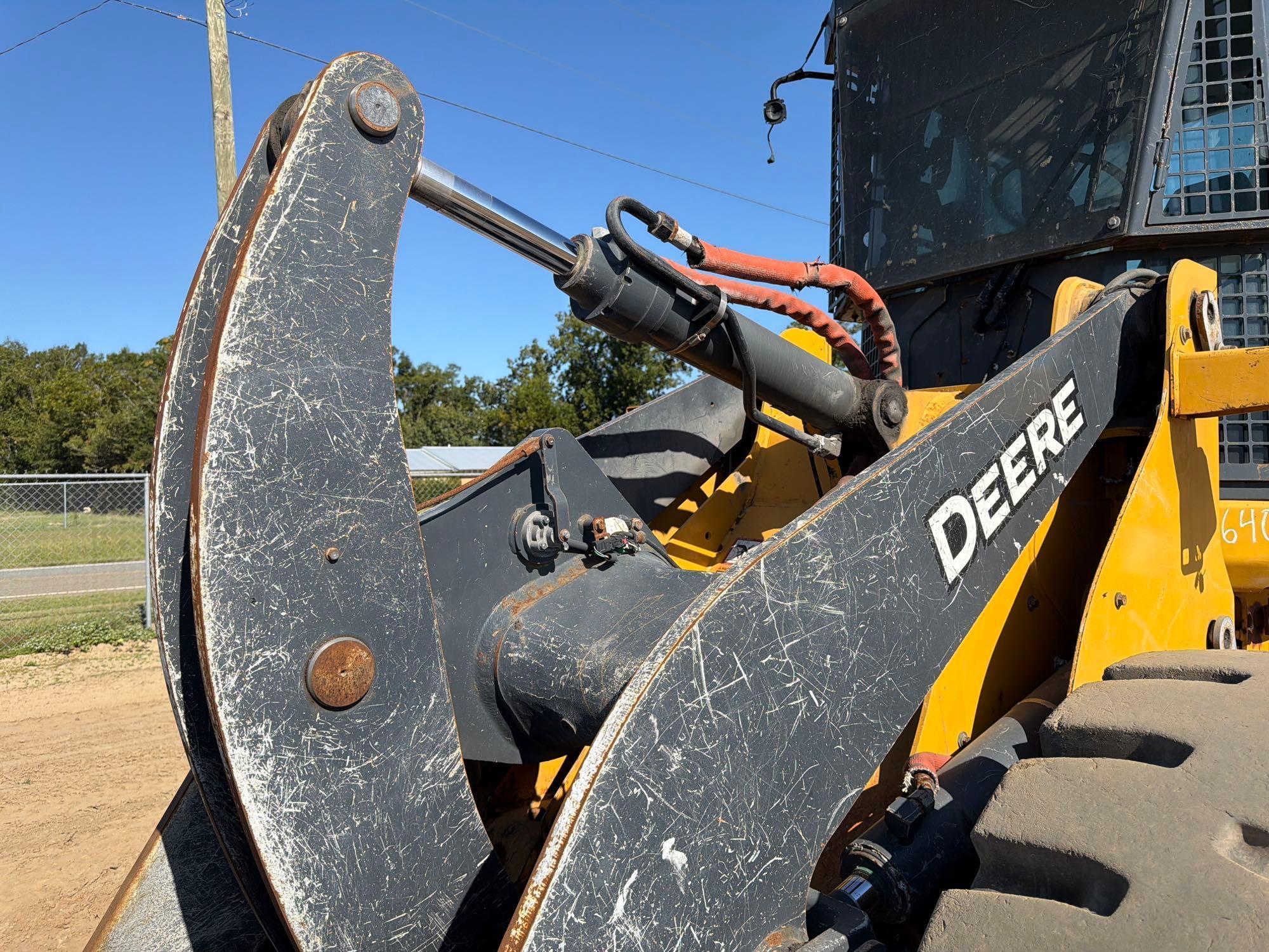 John Deere 444