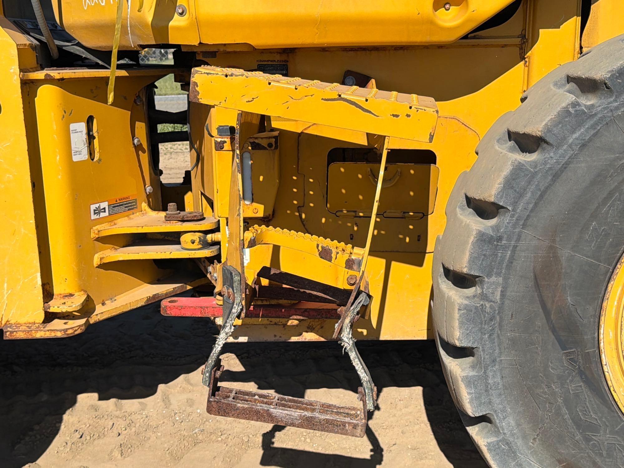 John Deere 444