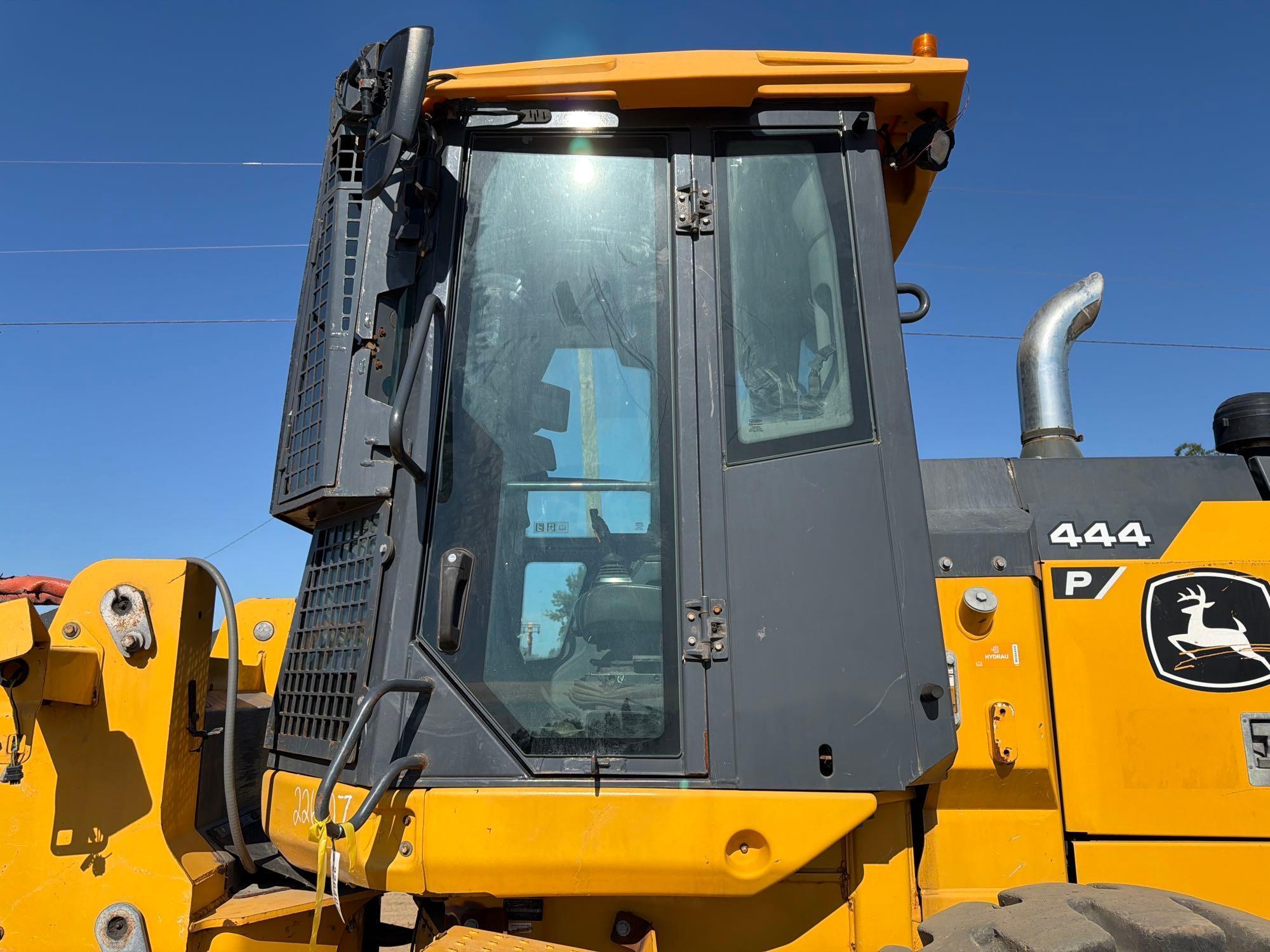 John Deere 444